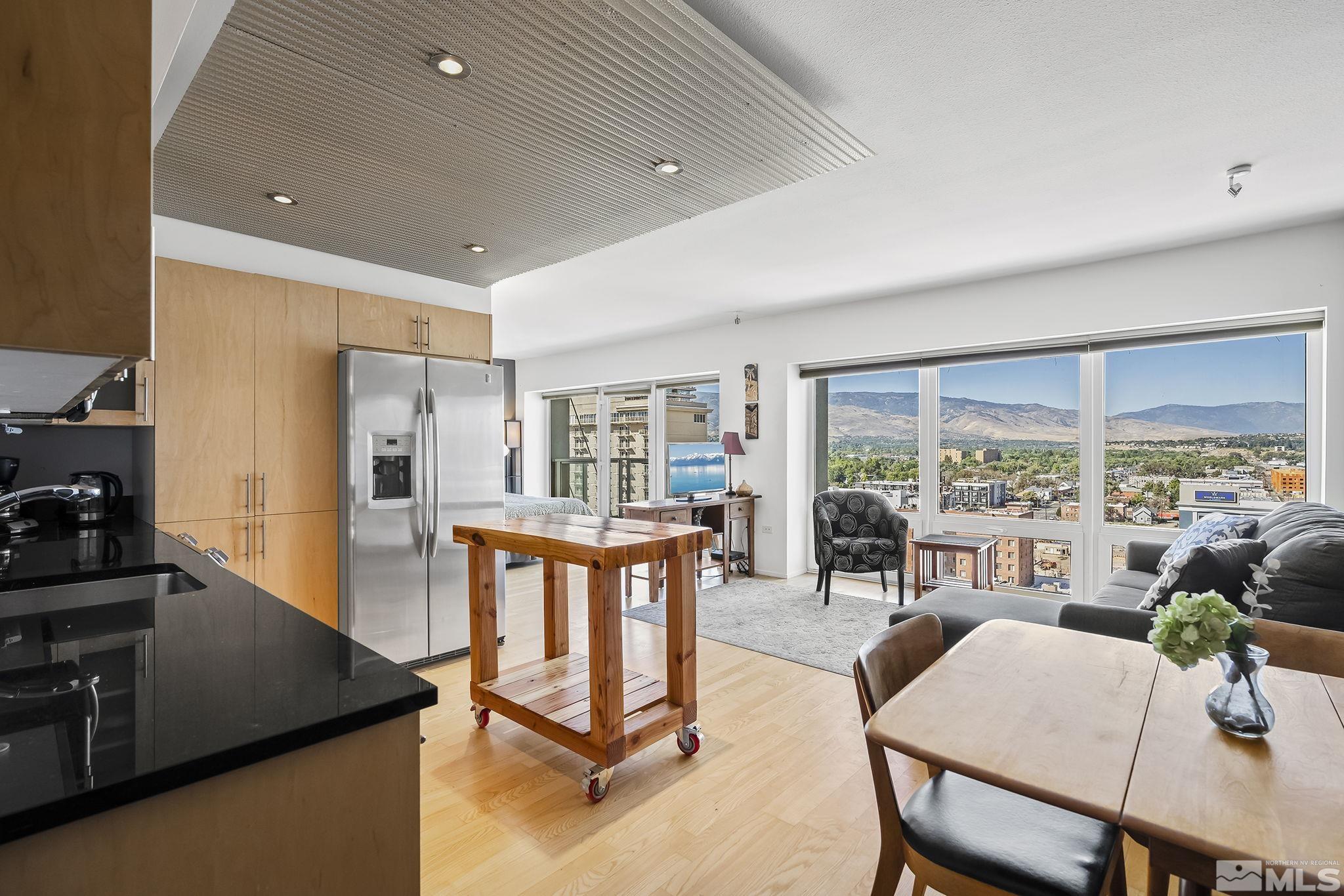 255 N Sierra Street, 1601