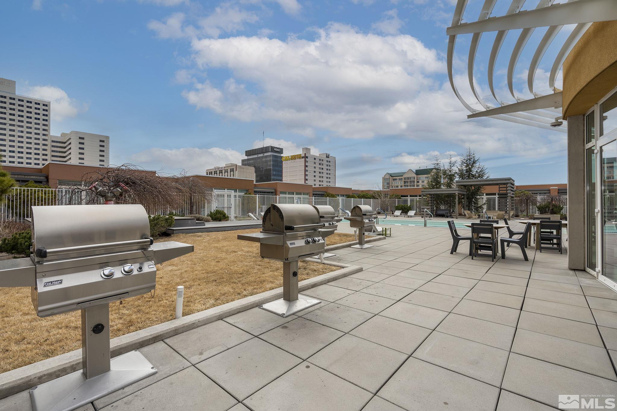 255 N Sierra Street, 1601