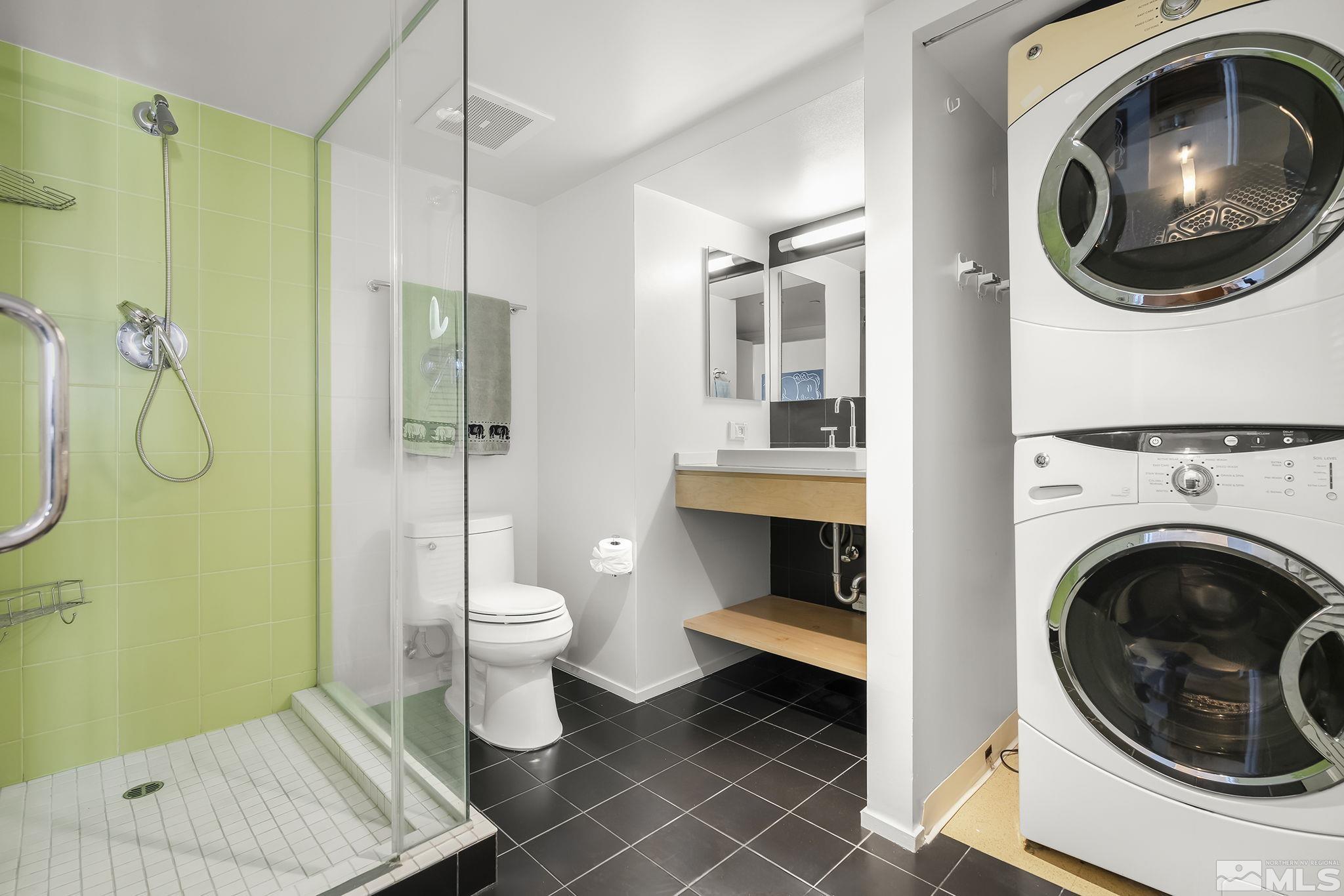 255 N Sierra Street, 1601