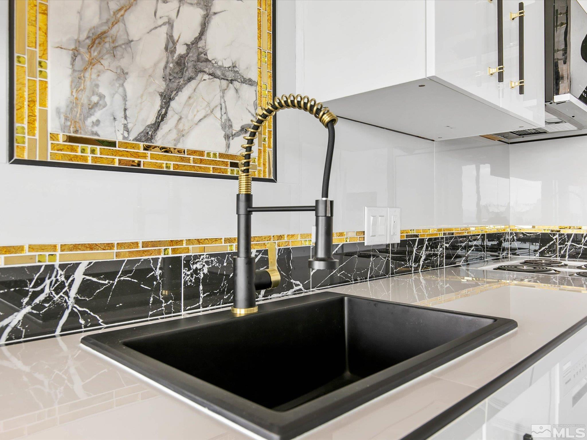 100 N Arlington Avenue, 11C