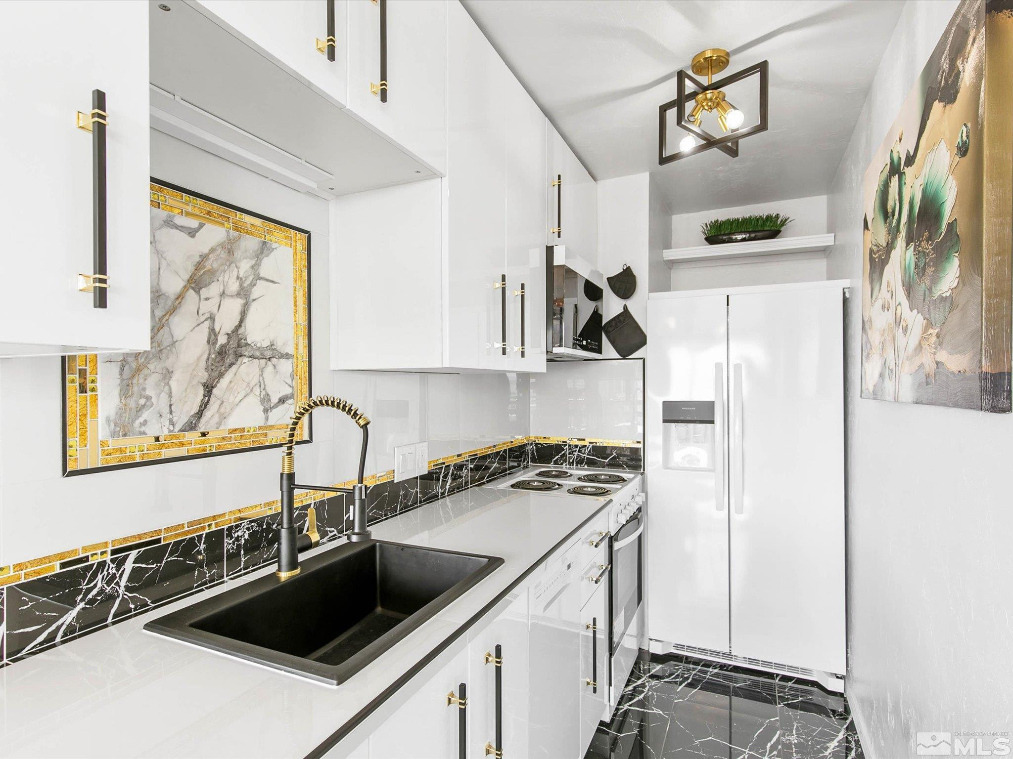 100 N Arlington Avenue, 11C