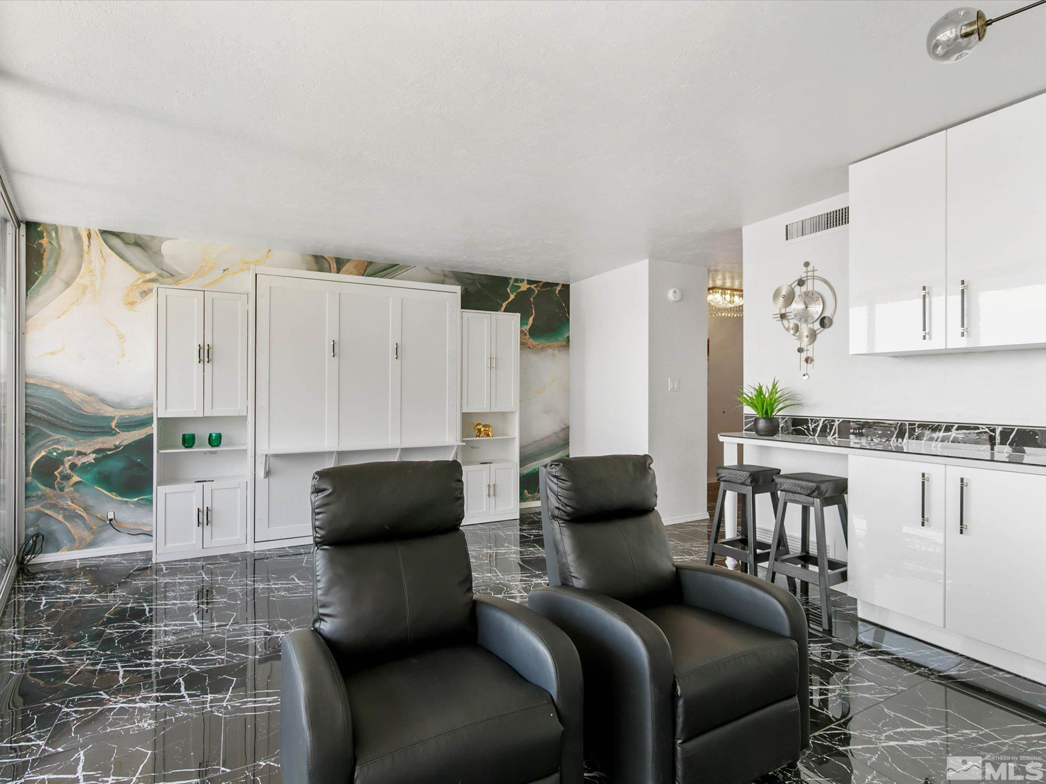 100 N Arlington Avenue, 11C