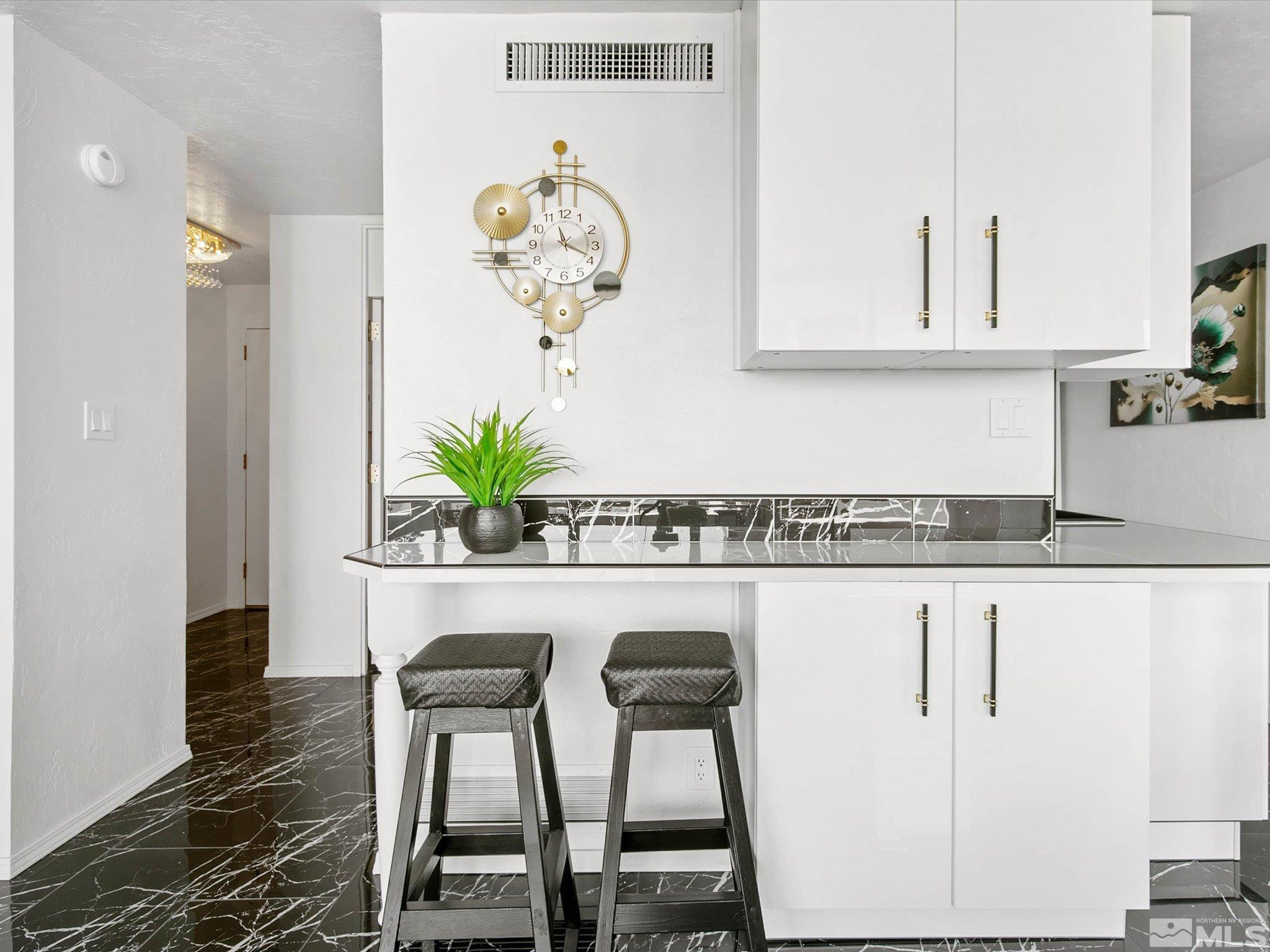 100 N Arlington Avenue, 11C