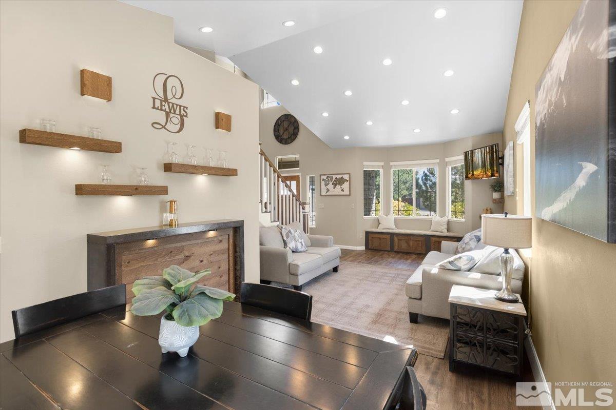 921 S University Park Loop