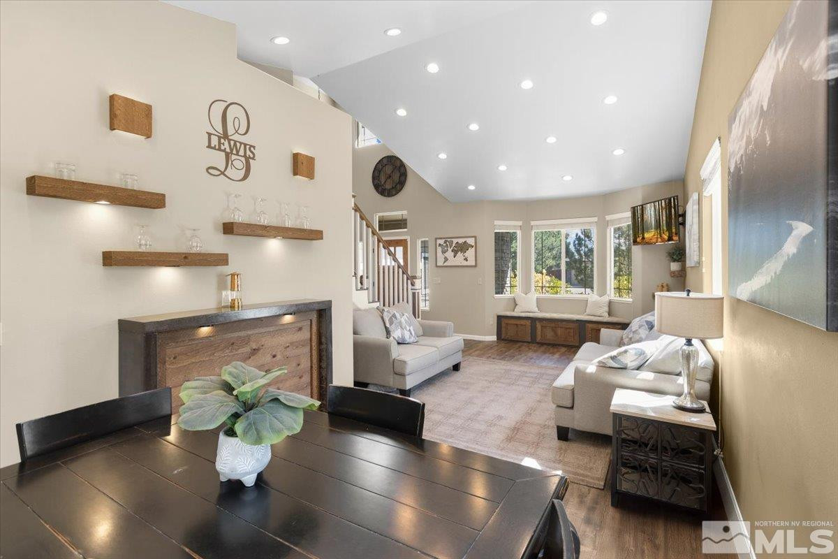 921 S University Park Loop