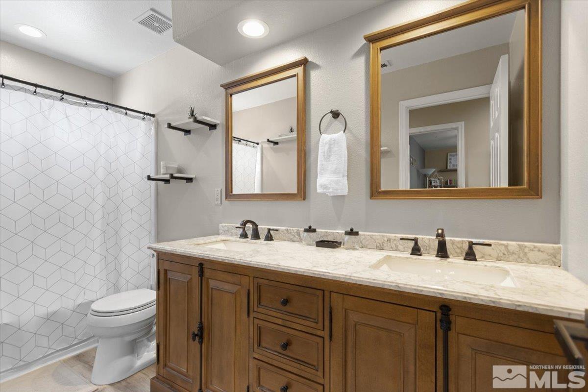 921 S University Park Loop