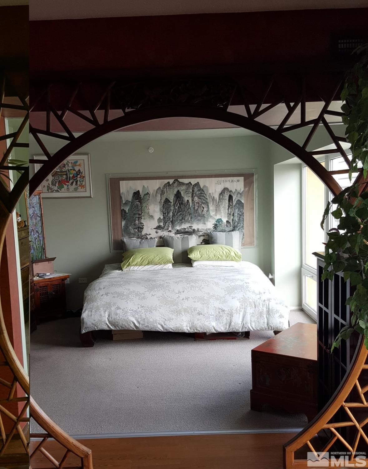 255 N Sierra Street, 908