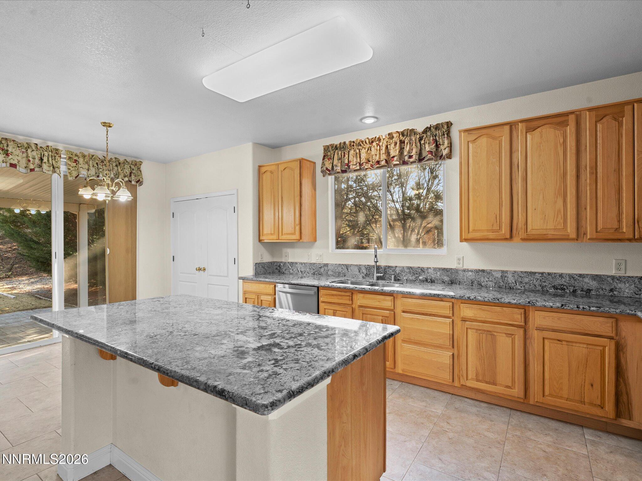 5860 E Hidden Valley Drive