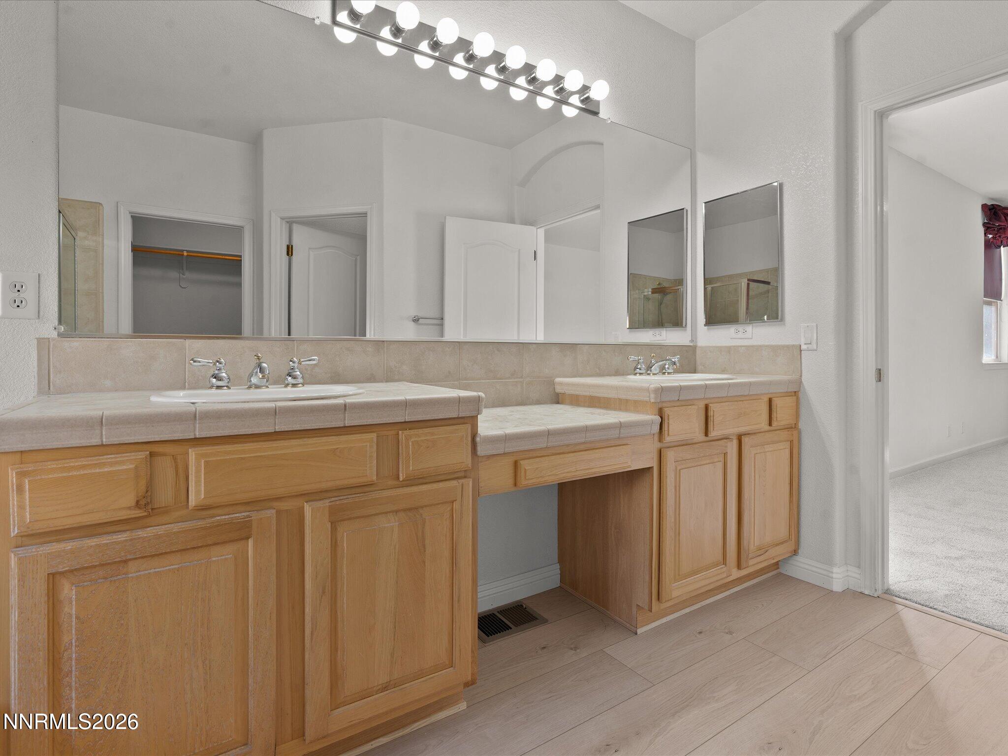 5860 E Hidden Valley Drive