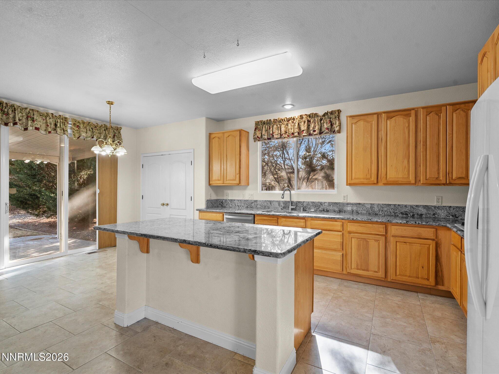 5860 E Hidden Valley Drive