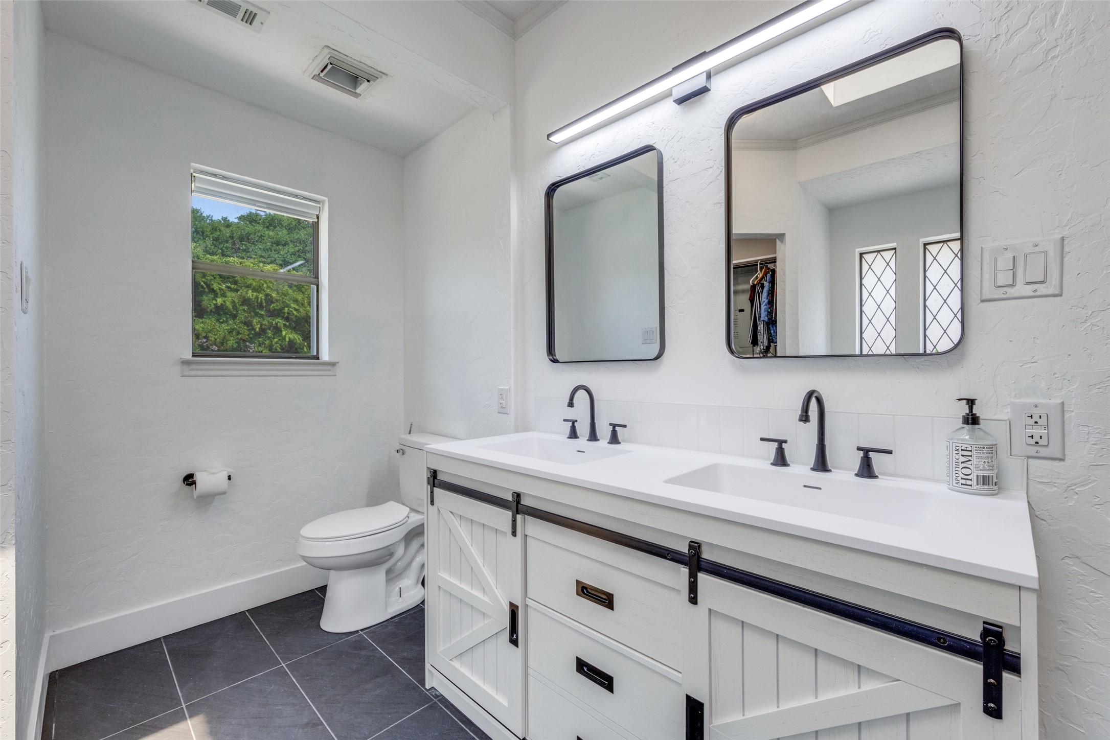 2509 W Biscayne Drive