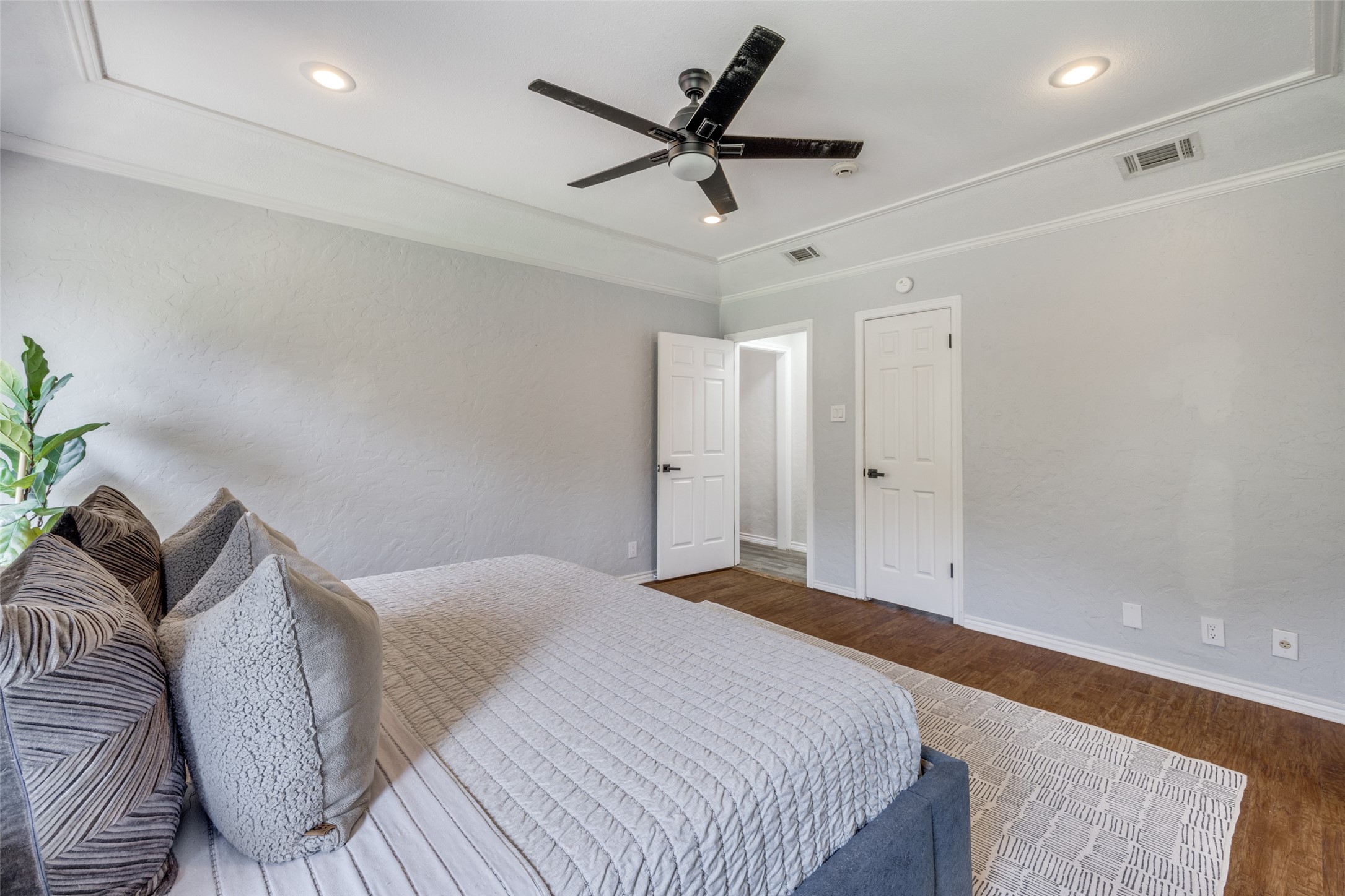 2509 W Biscayne Drive