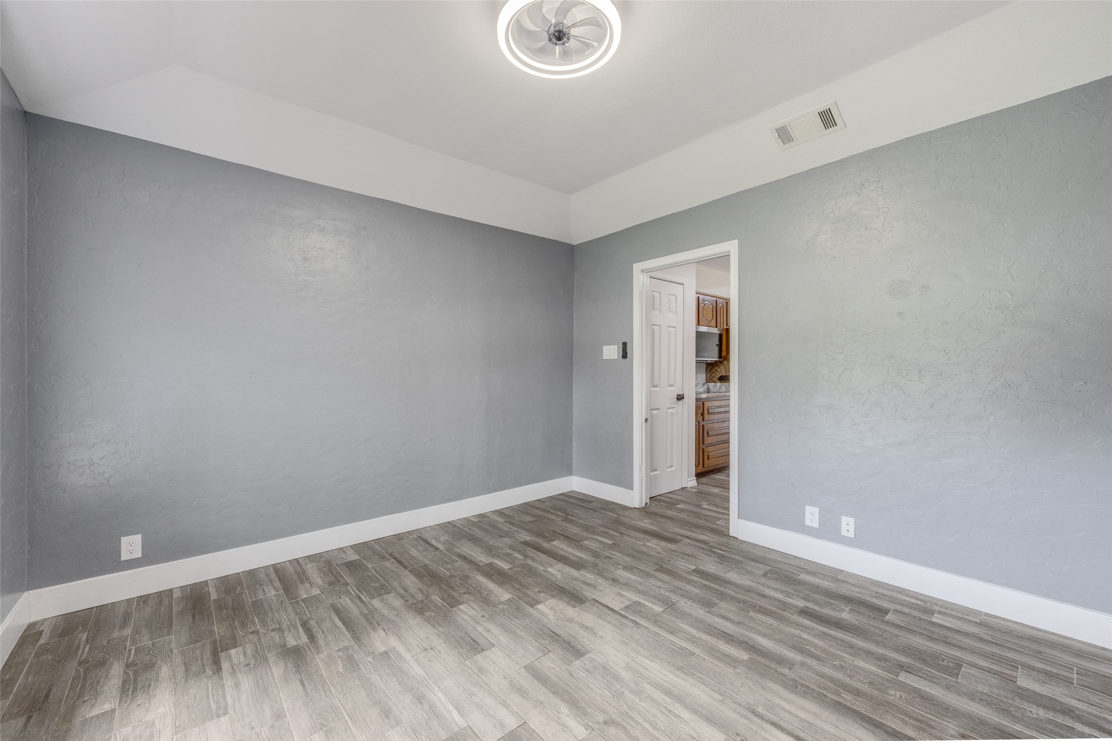 2509 W Biscayne Drive