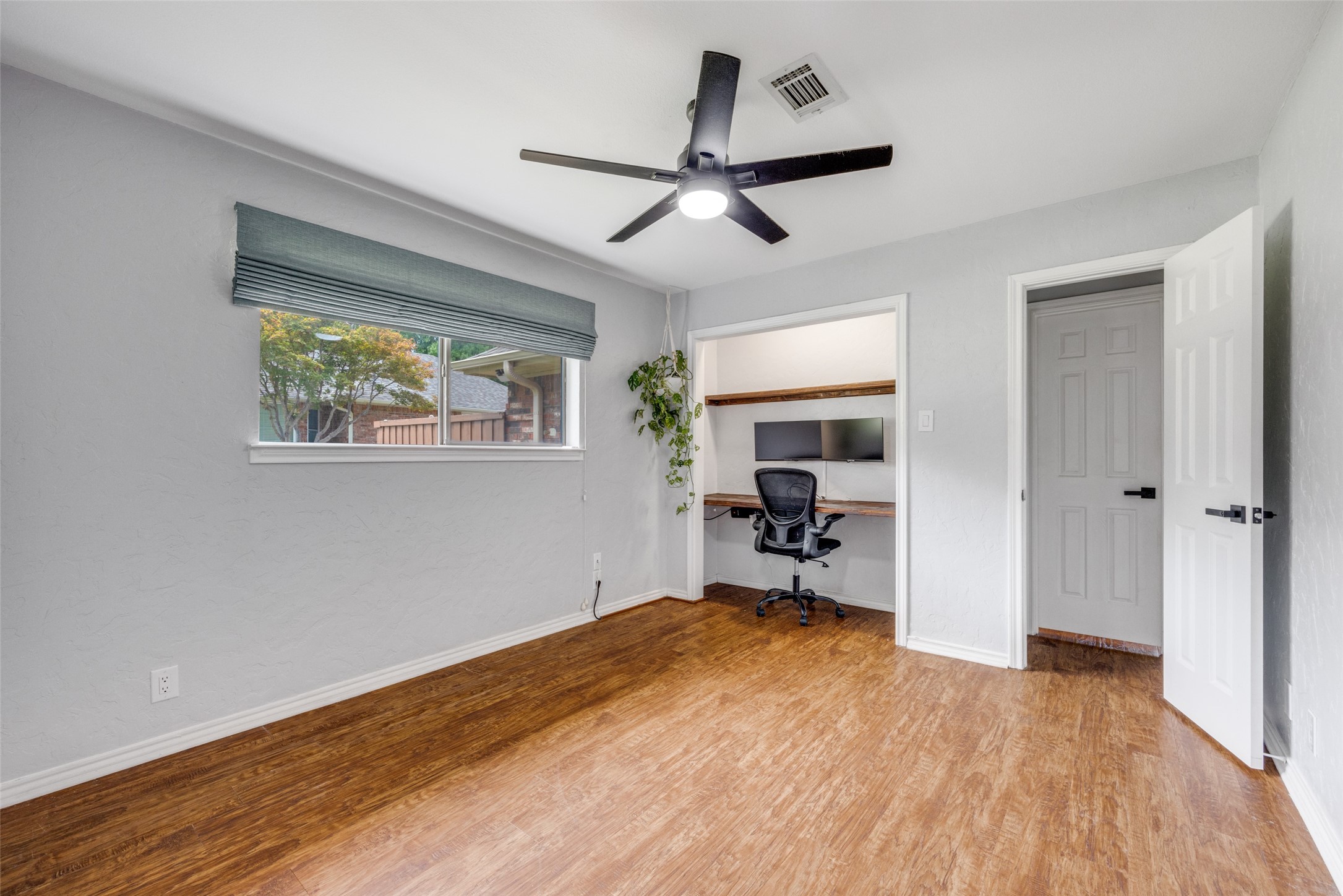 2509 W Biscayne Drive