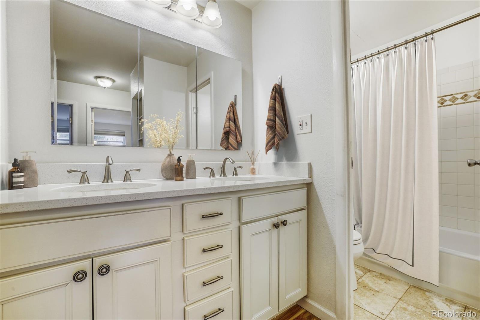 1150 Golden Circle Unit: 108