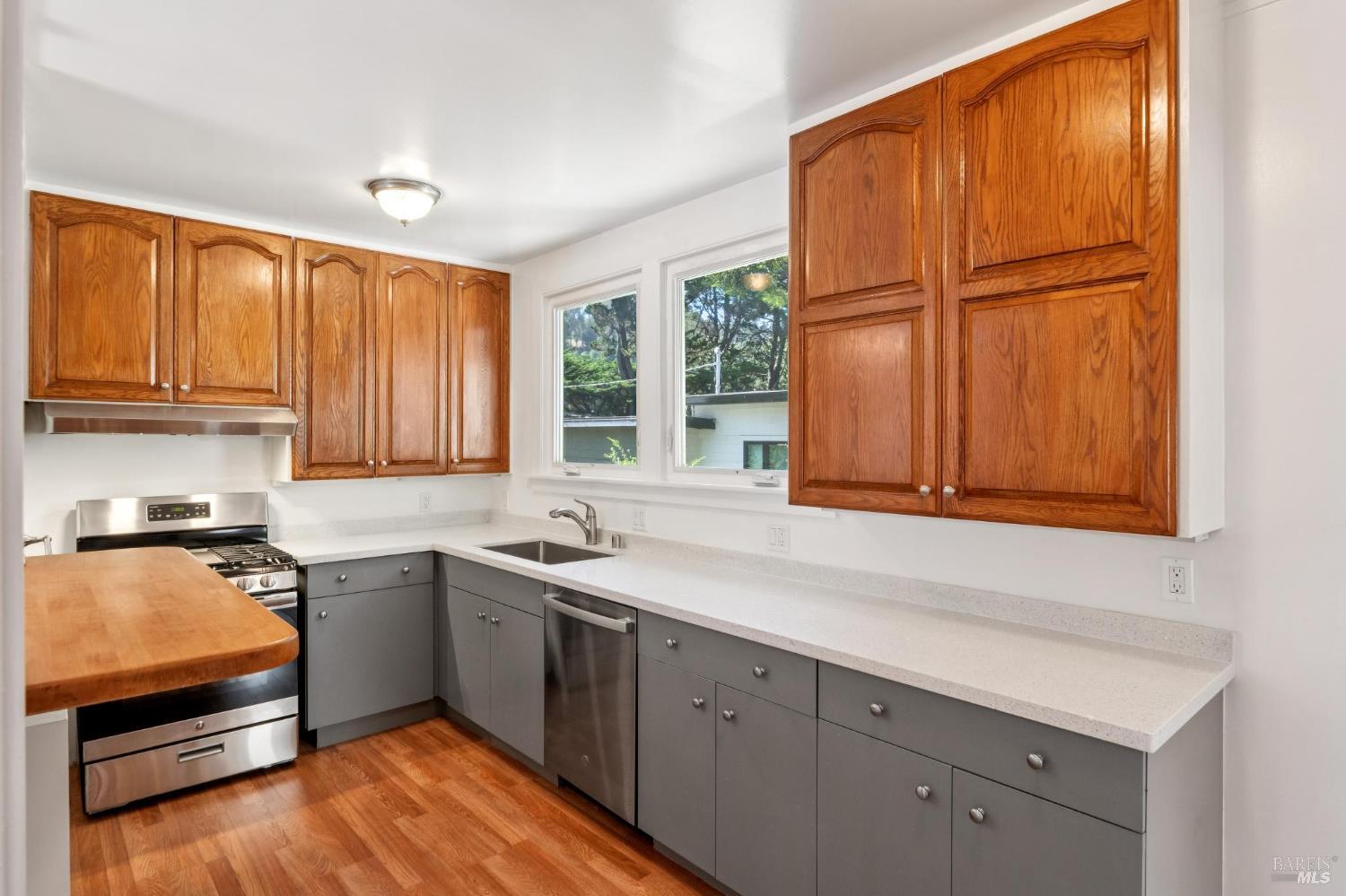 552 Shoreline Highway