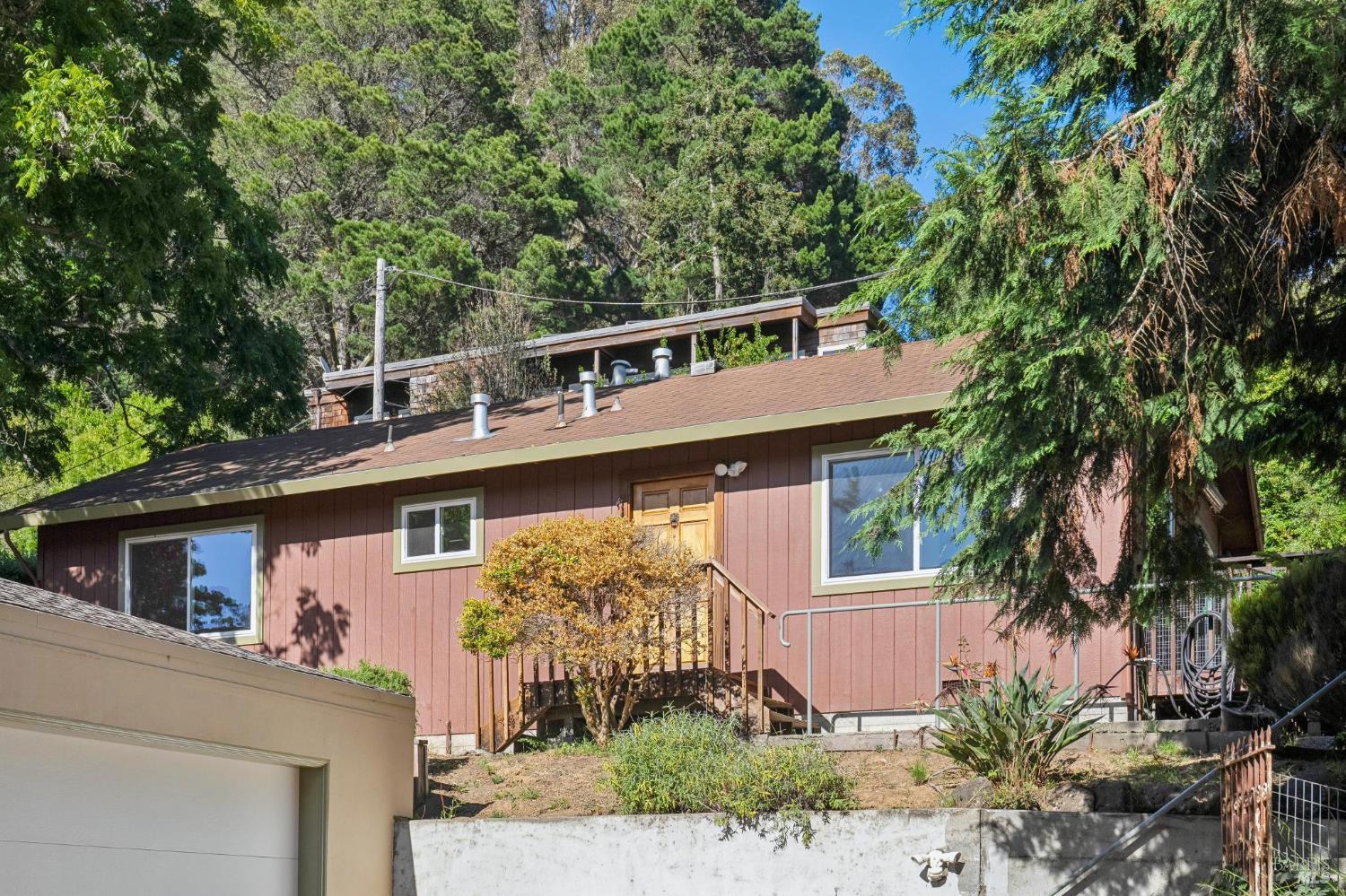 552 Shoreline Highway