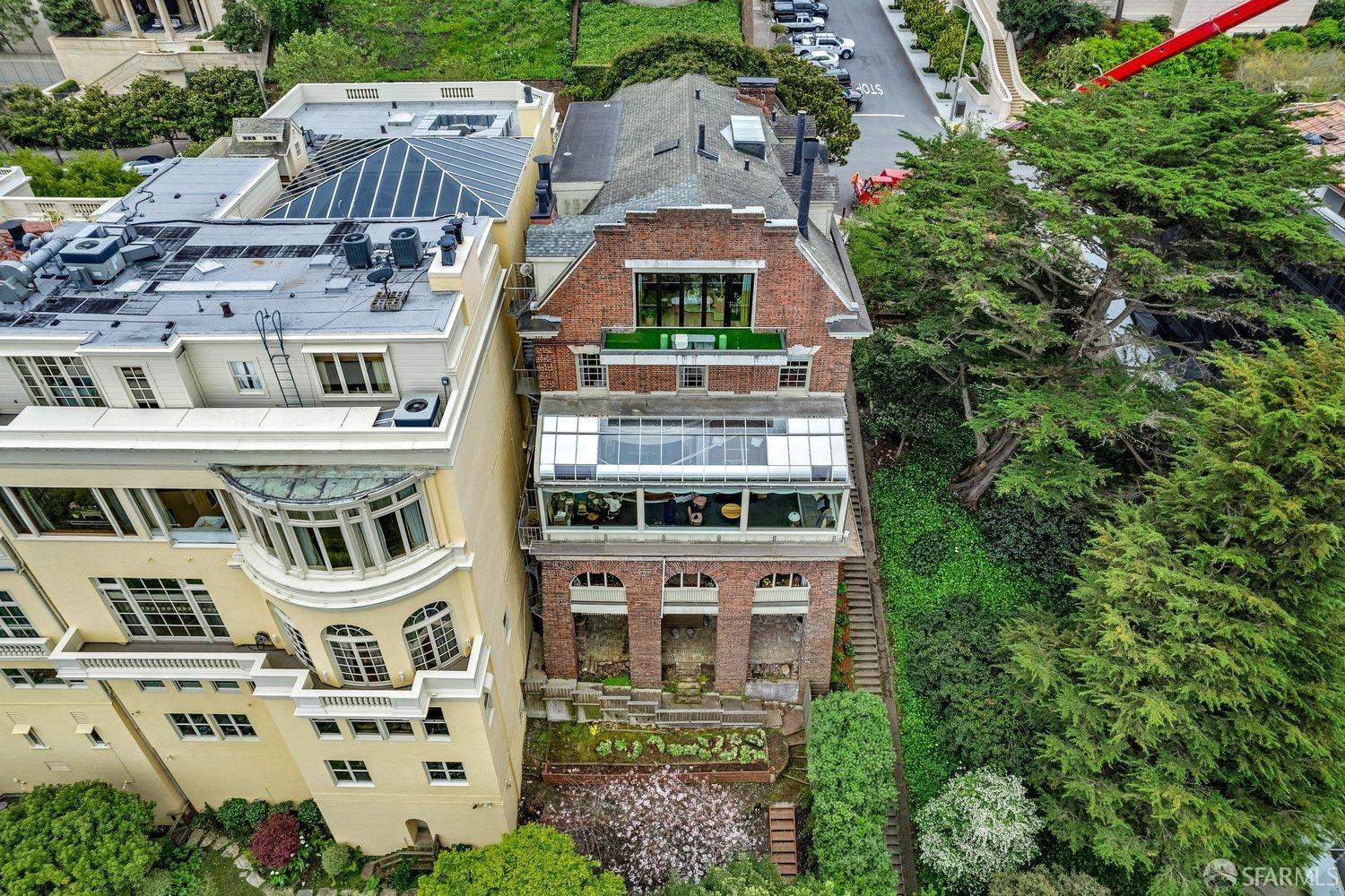 2898 Broadway Street