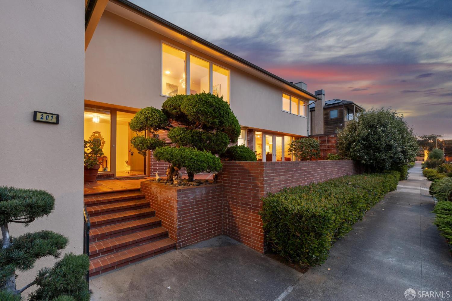 201 Sea Cliff Avenue
