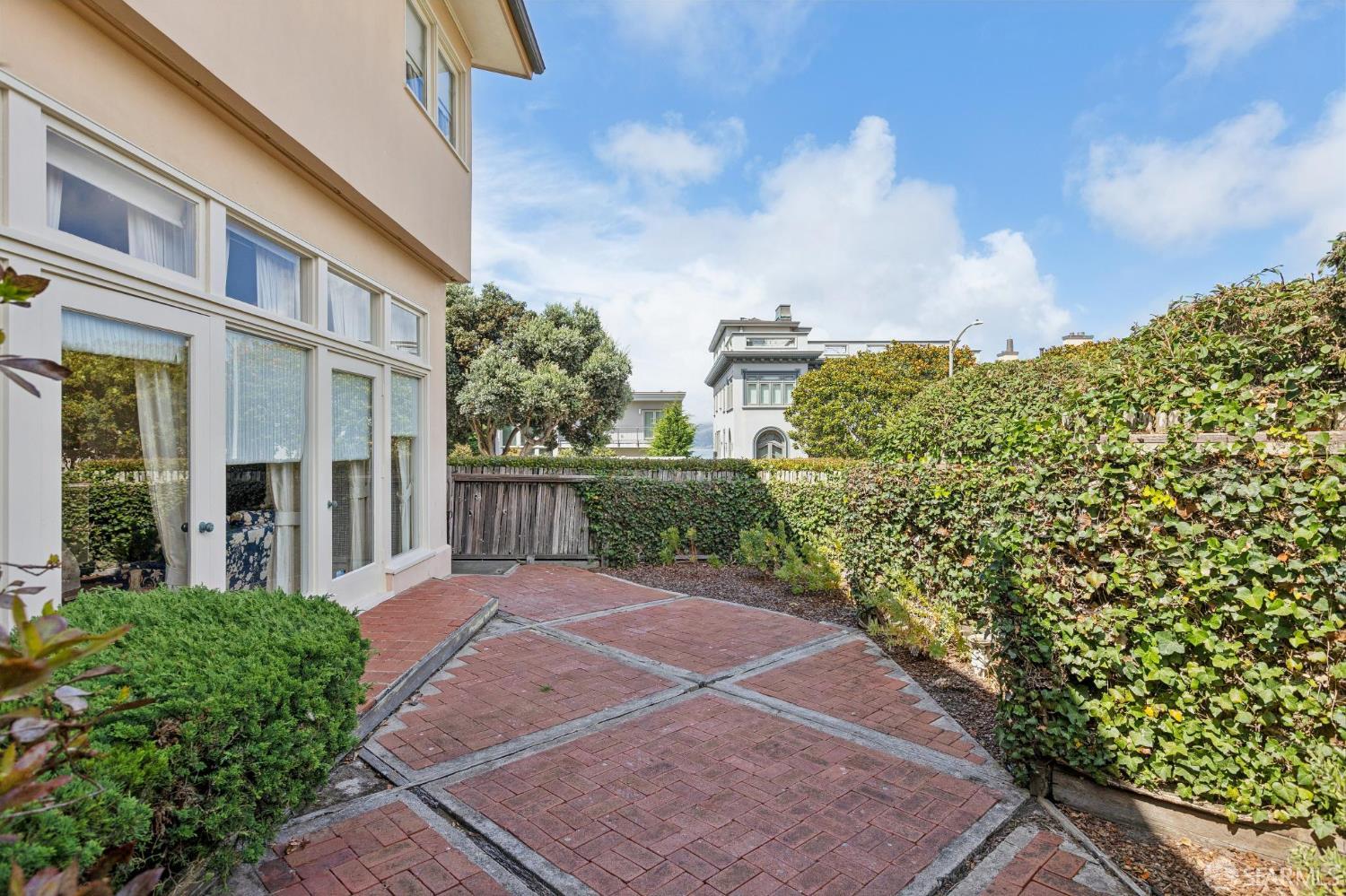 201 Sea Cliff Avenue