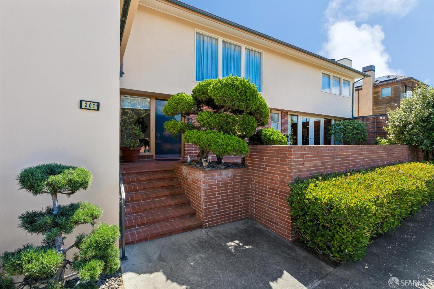 201 Sea Cliff Avenue