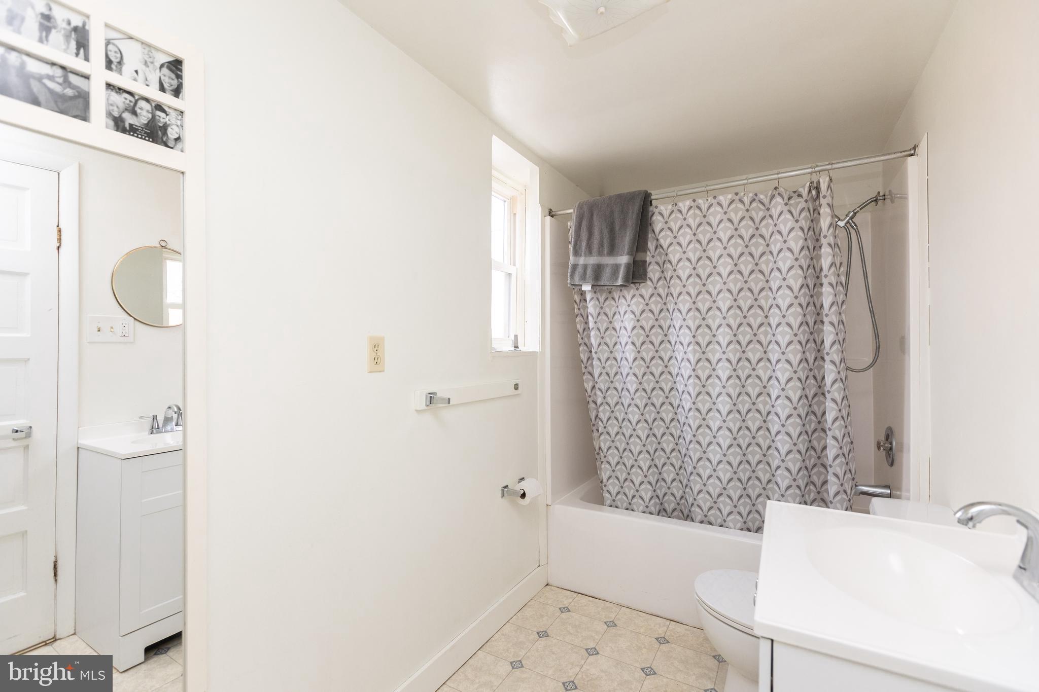 826 W 36th STREET W