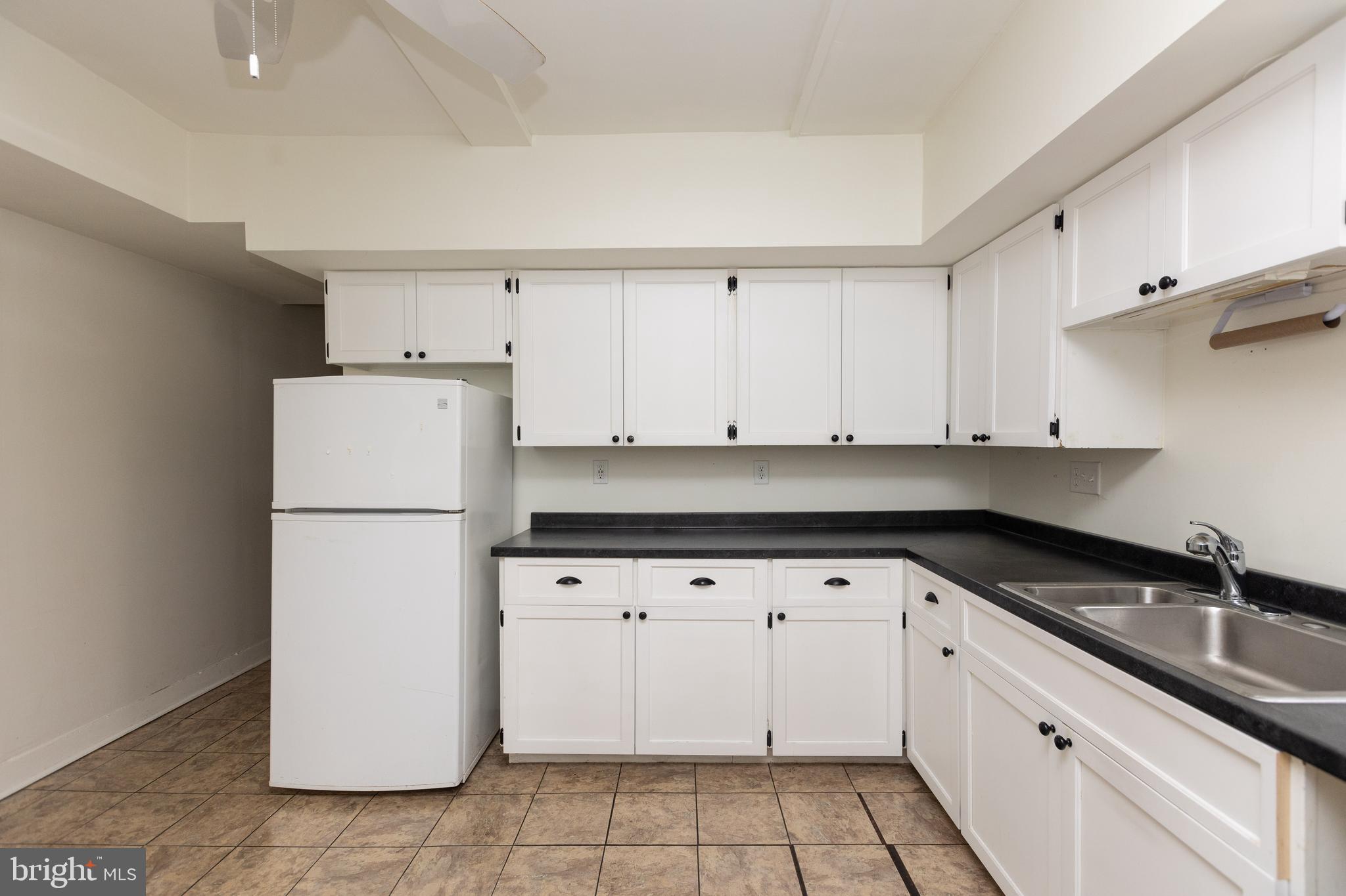 826 W 36th STREET W