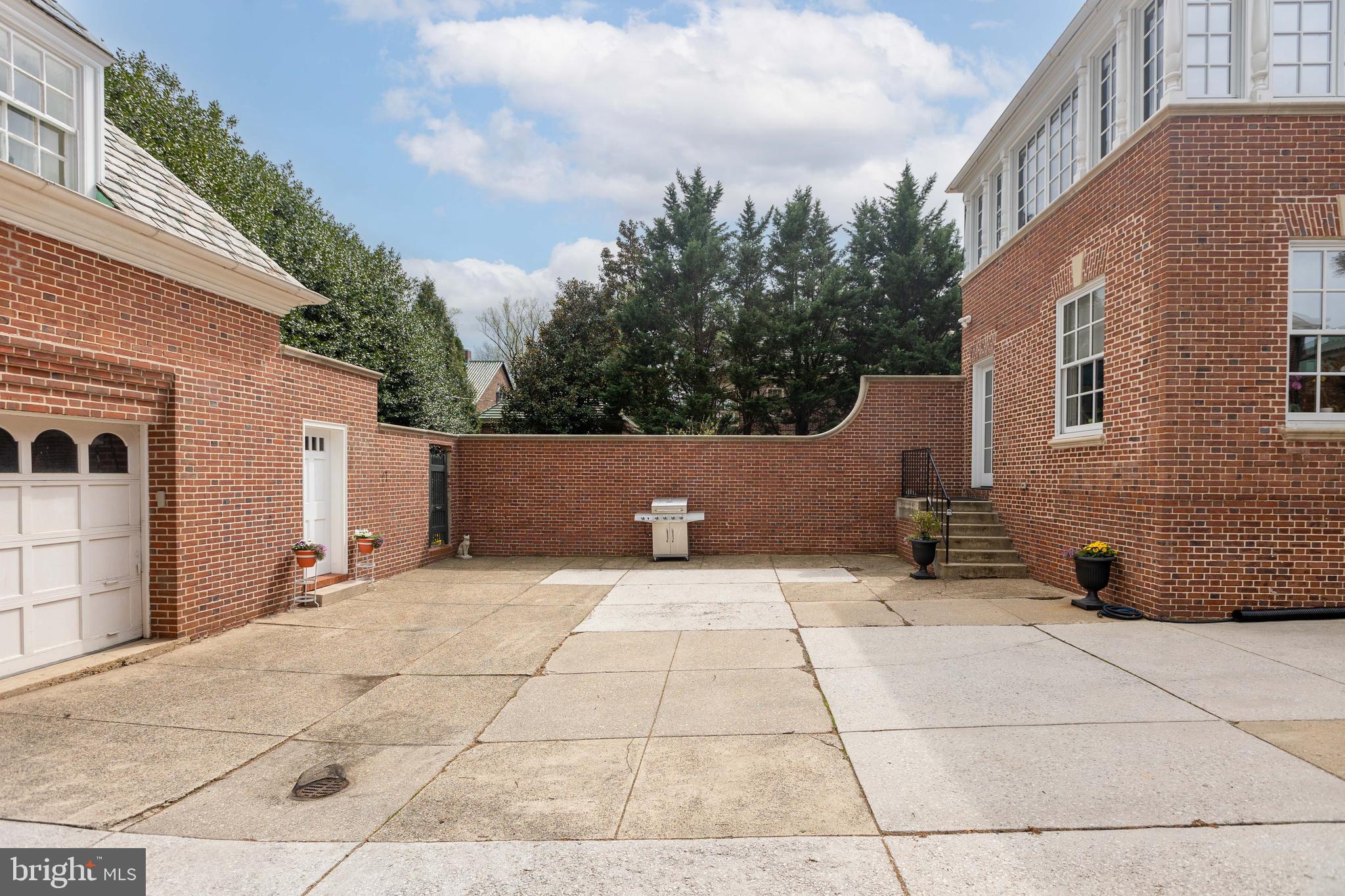 3703 N Charles St