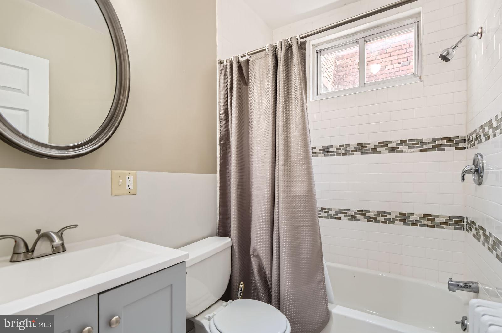 2464 LAKEVIEW AVENUE