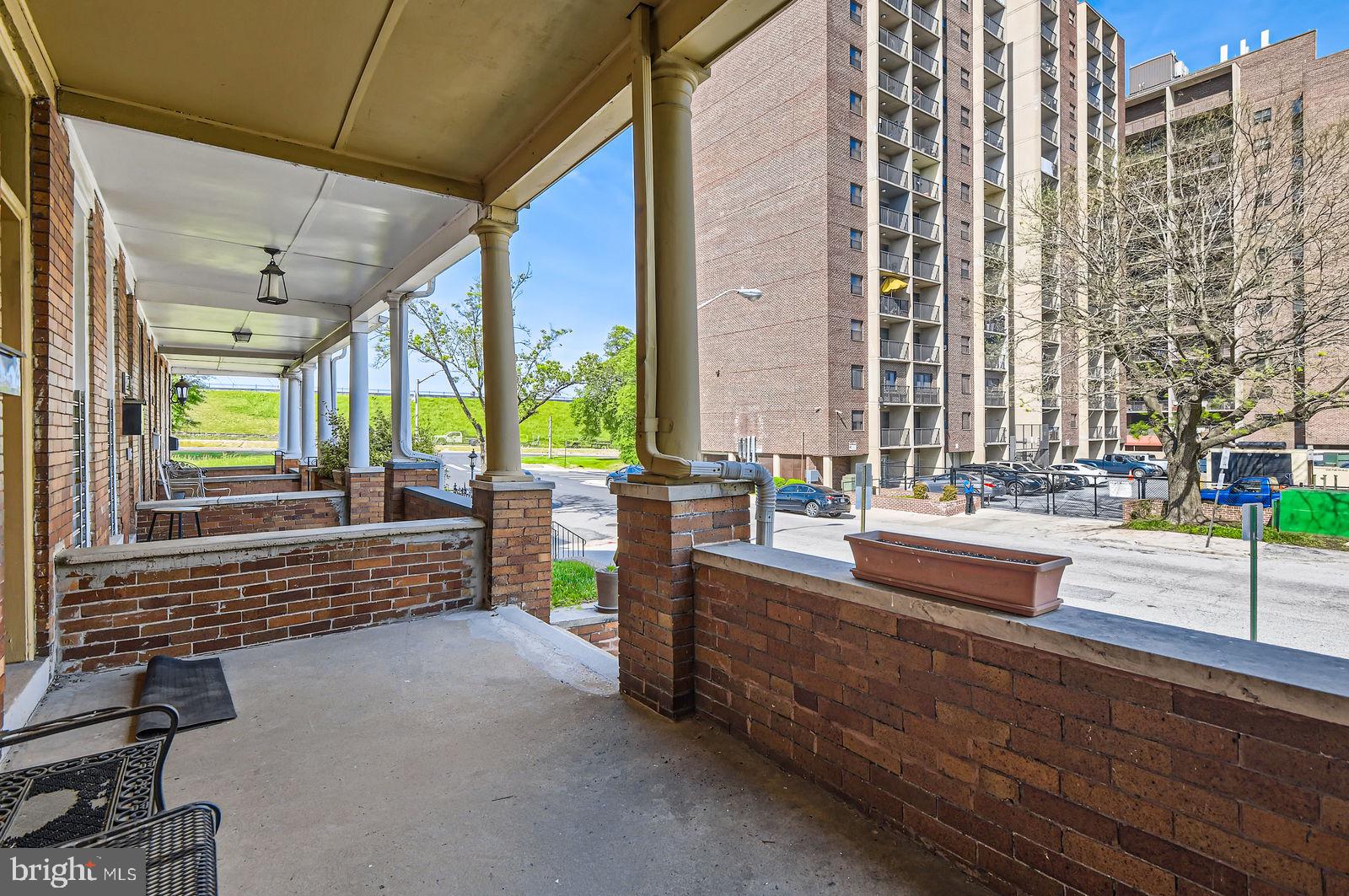 2464 LAKEVIEW AVENUE