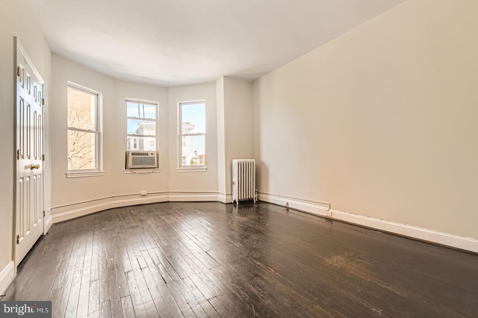 2464 LAKEVIEW AVENUE