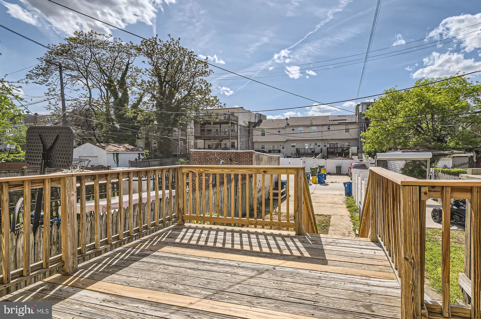 2464 LAKEVIEW AVENUE