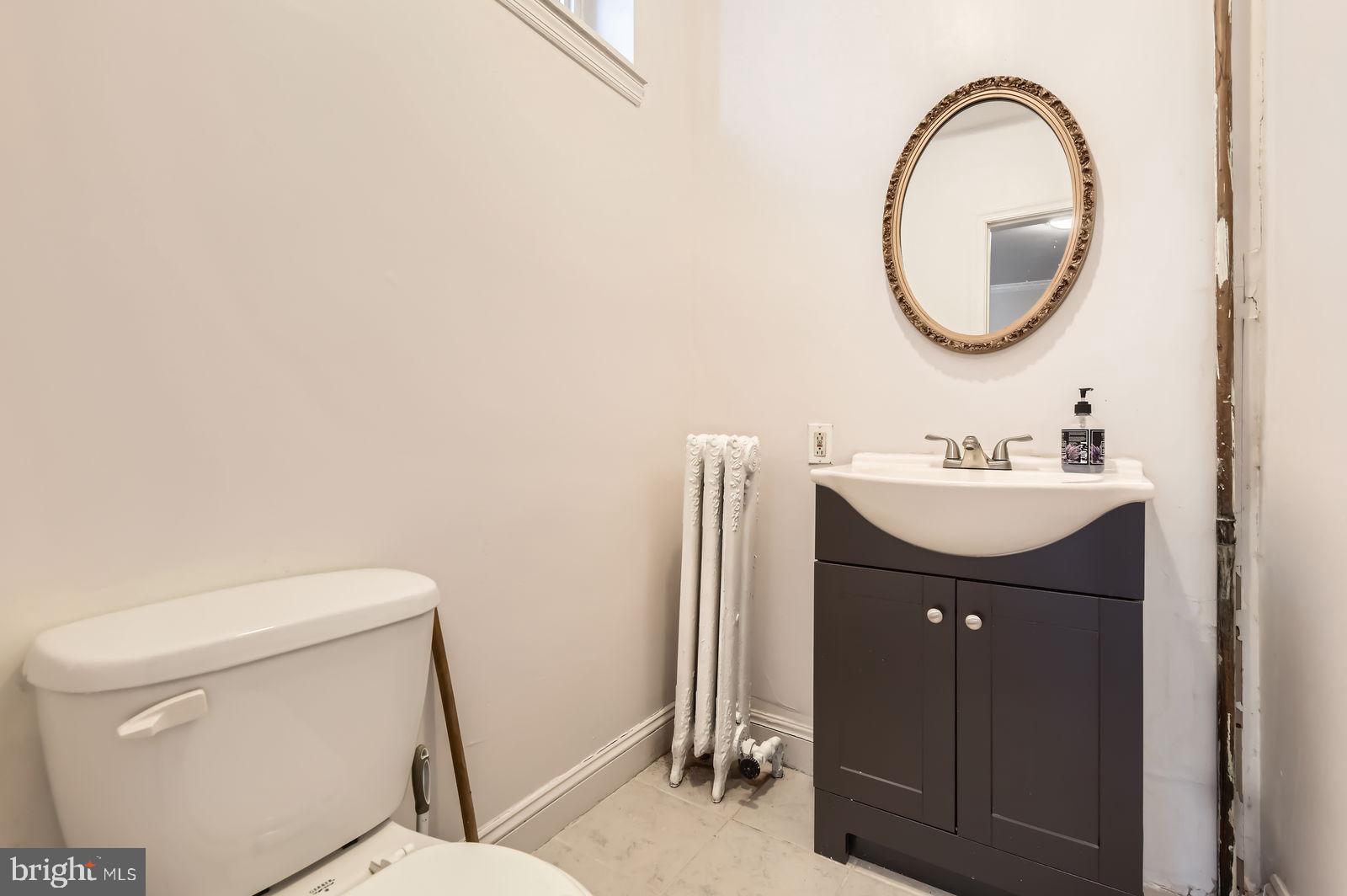 2464 LAKEVIEW AVENUE