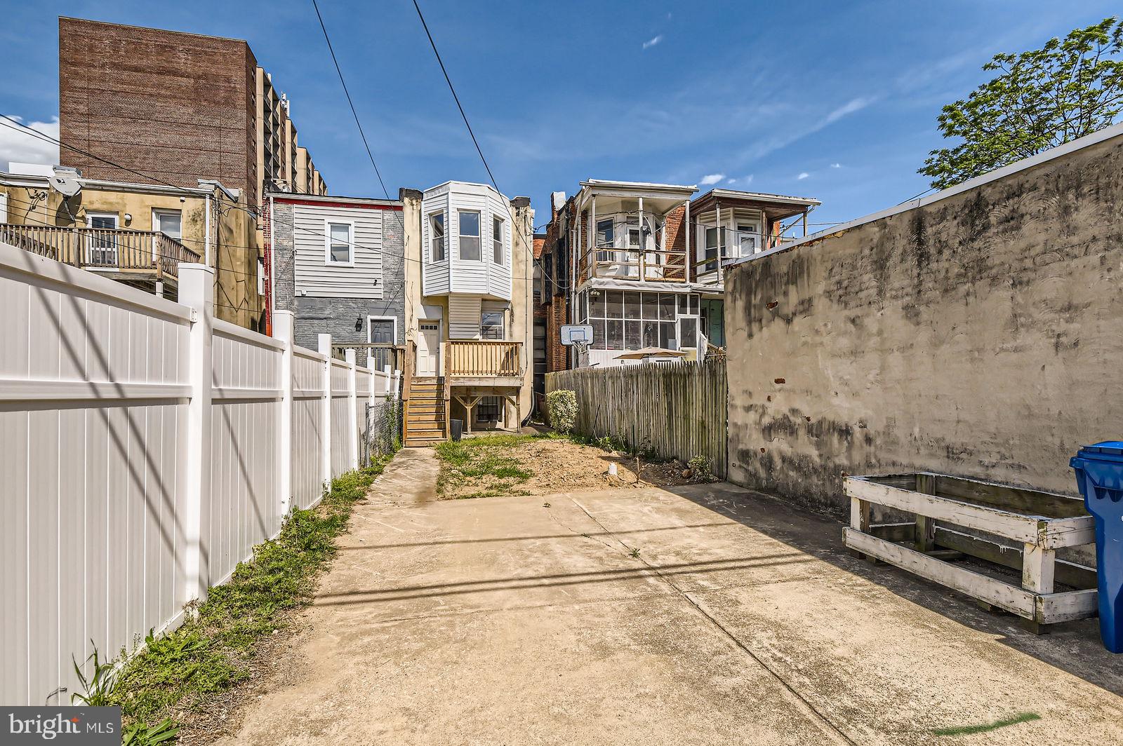 2464 LAKEVIEW AVENUE