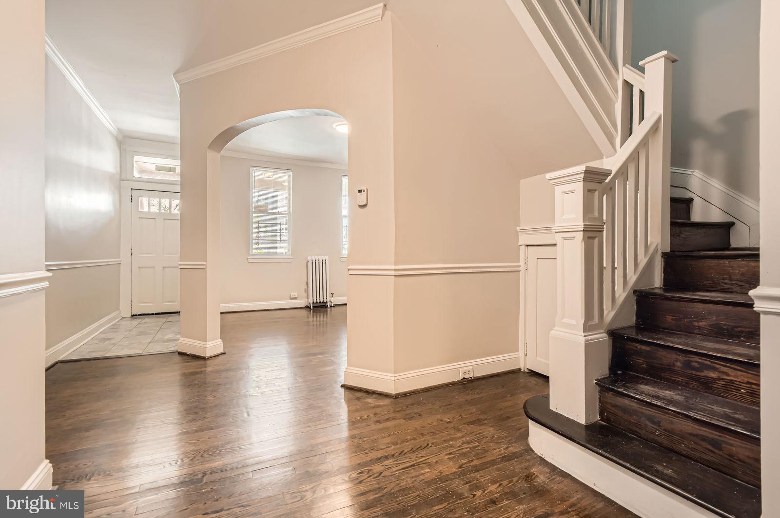 2464 LAKEVIEW AVENUE