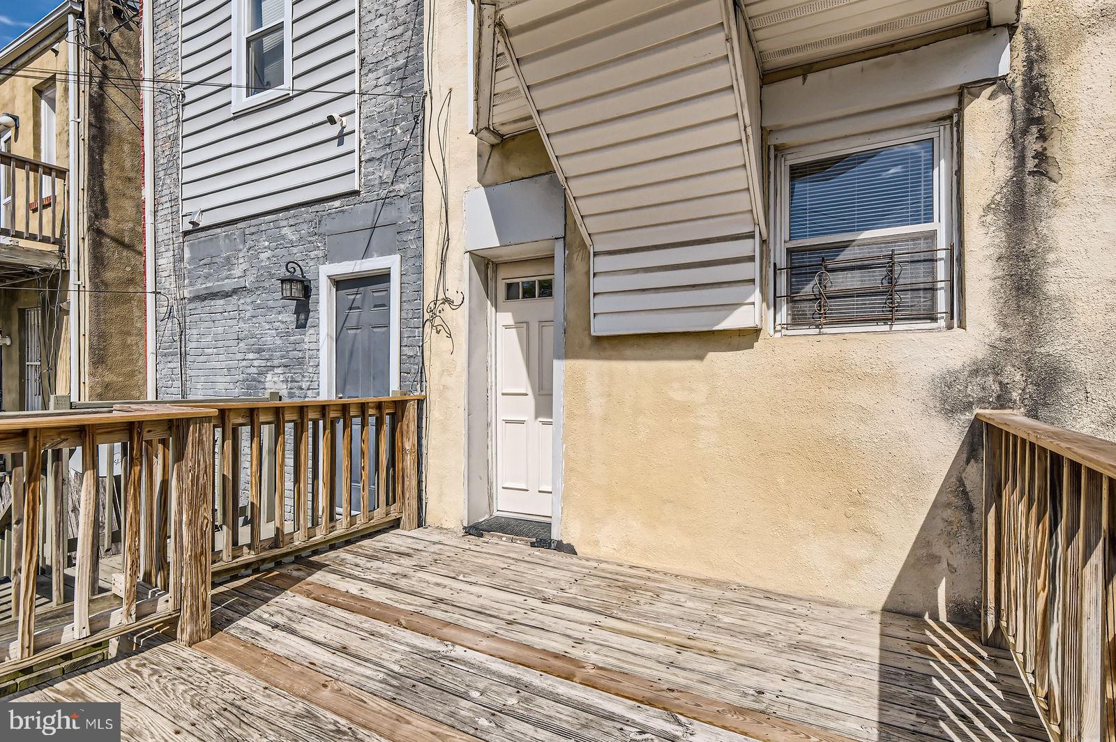 2464 LAKEVIEW AVENUE