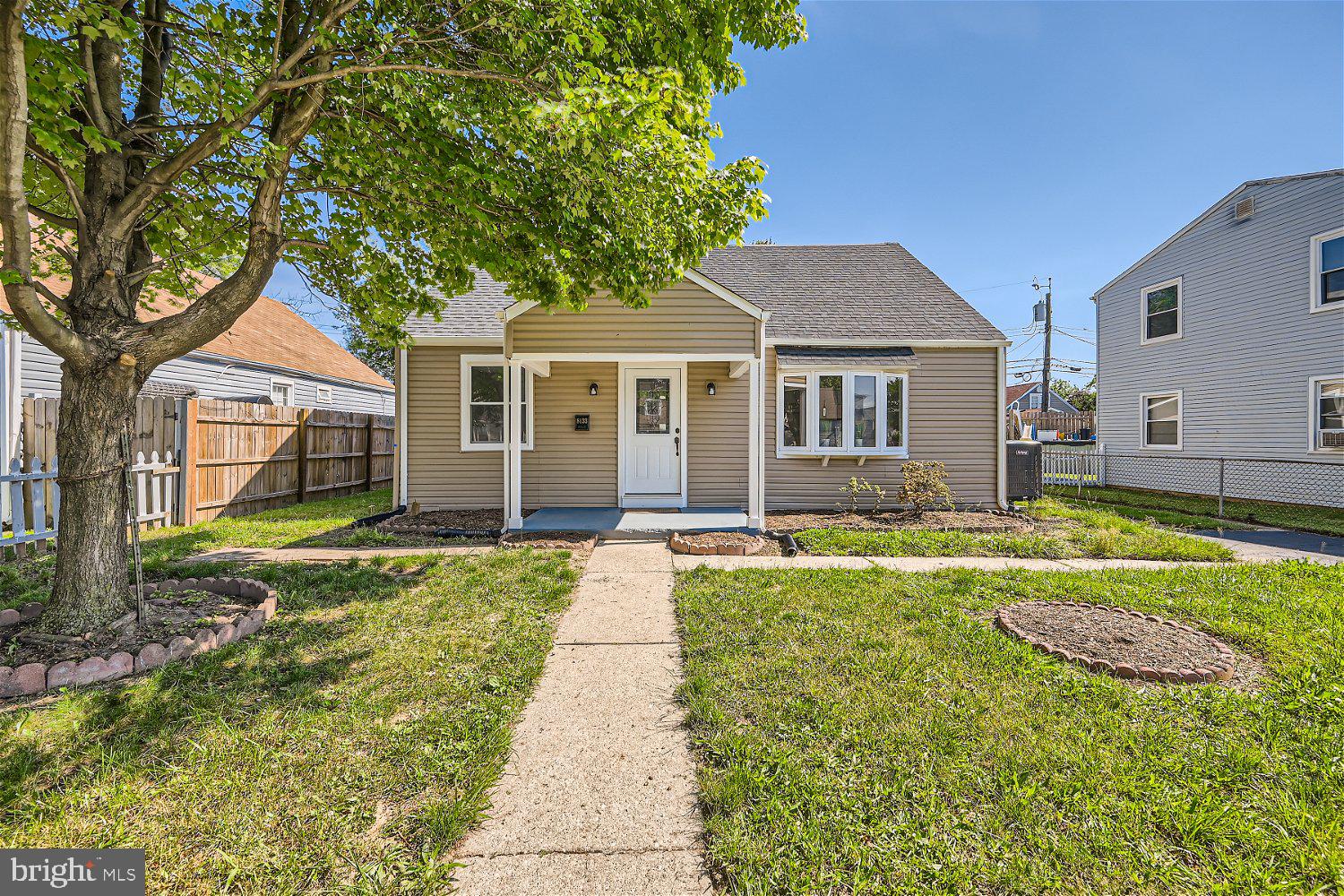 8133 Cornwall Rd