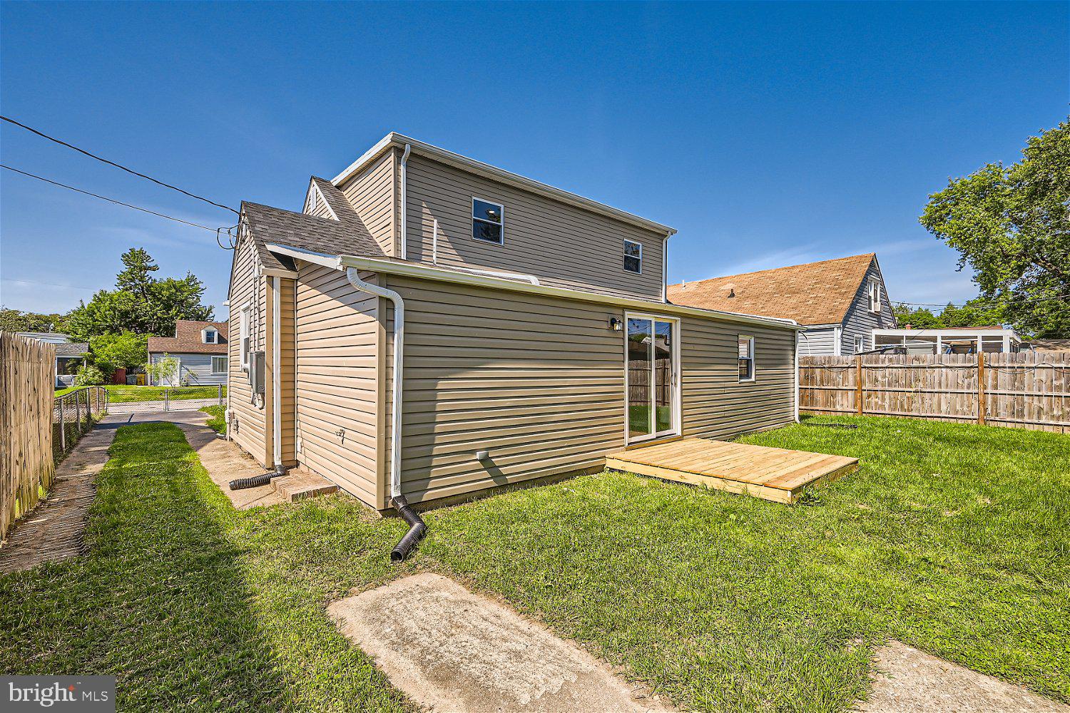 8133 Cornwall Rd