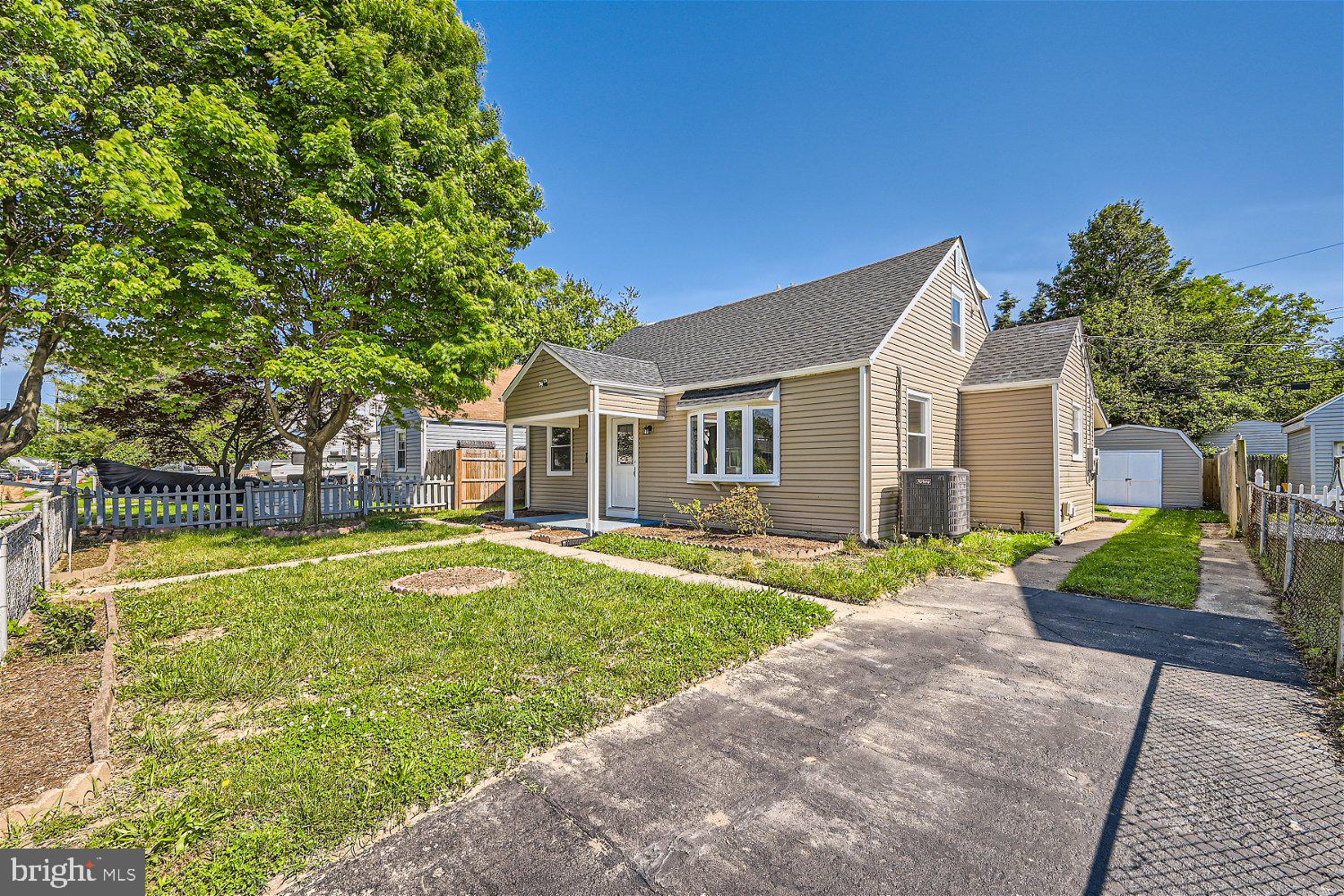 8133 Cornwall Rd