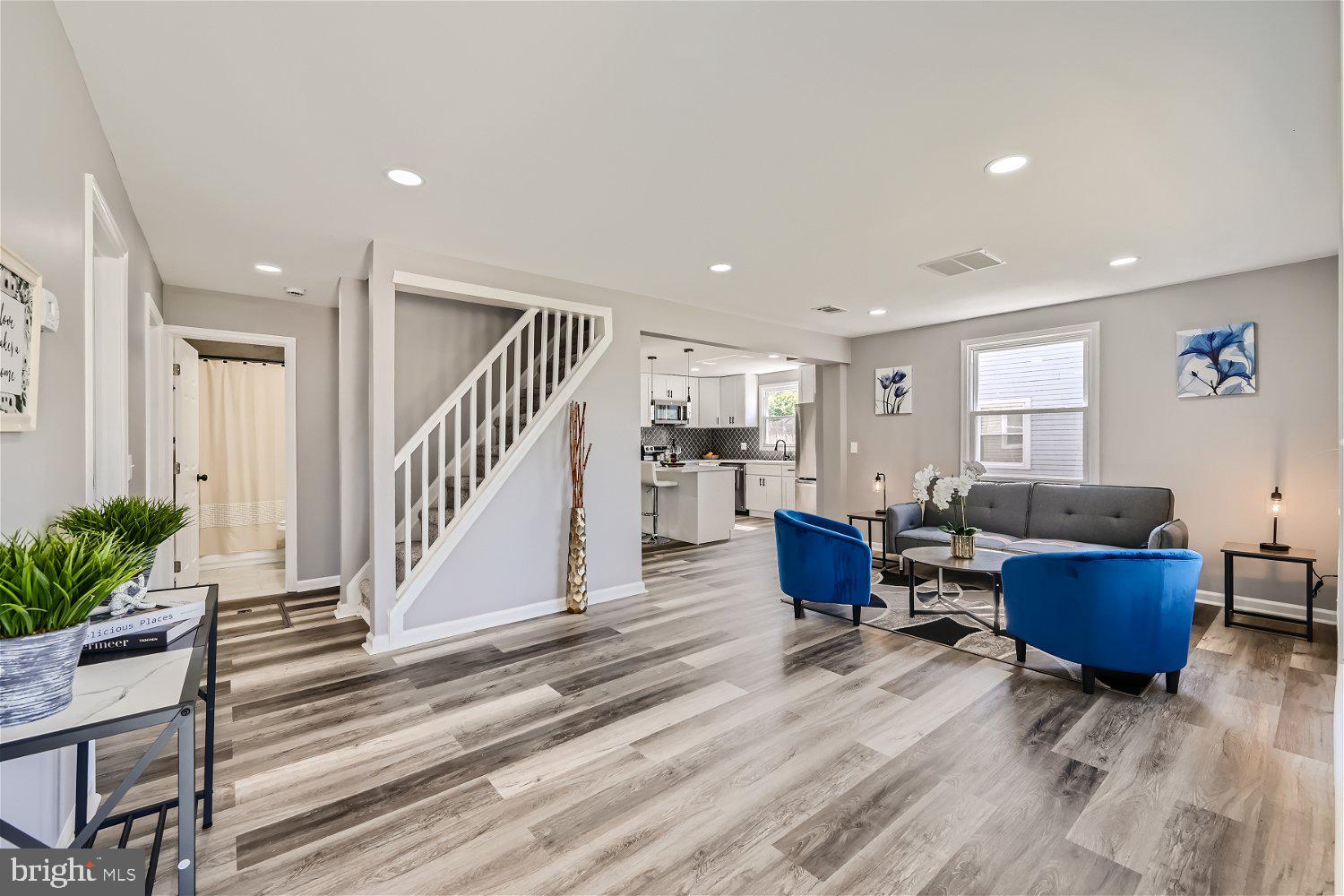 8133 Cornwall Rd