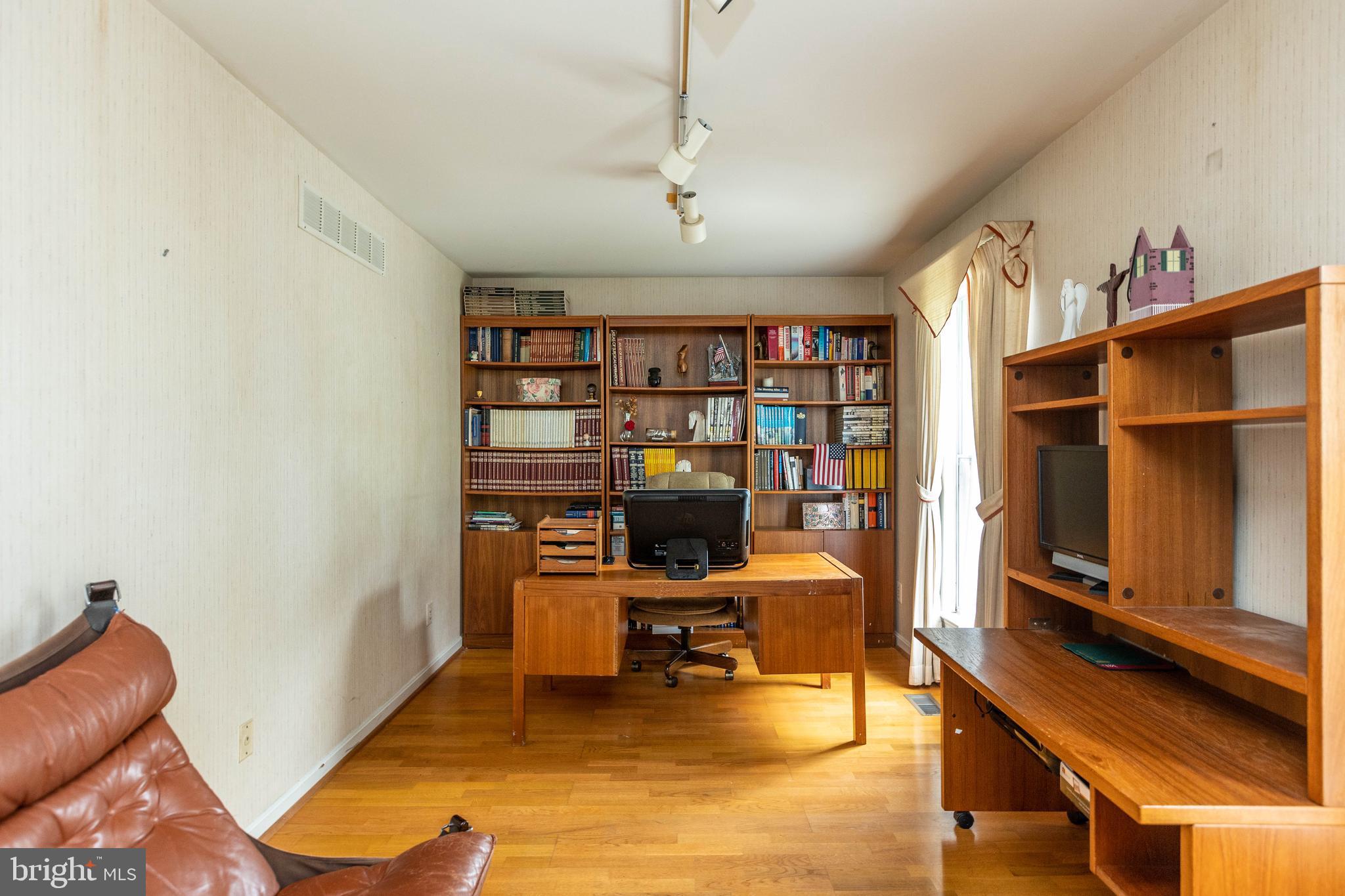 1209 Dulaney Woods Rd