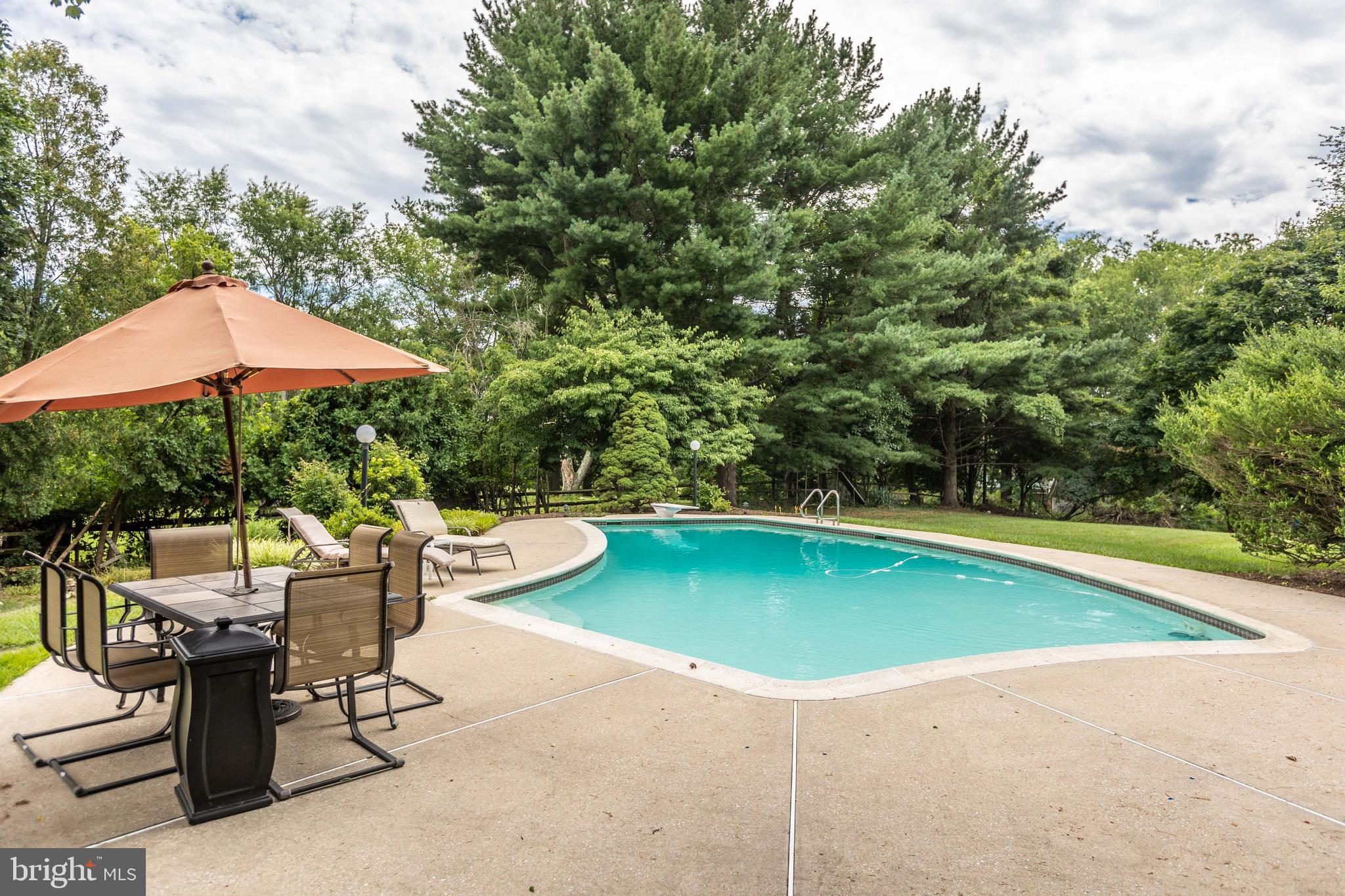 1209 Dulaney Woods Rd