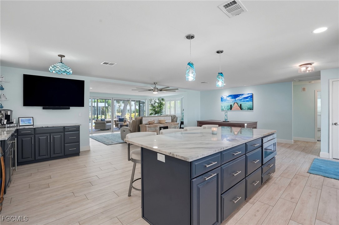 5257 Stratford CT