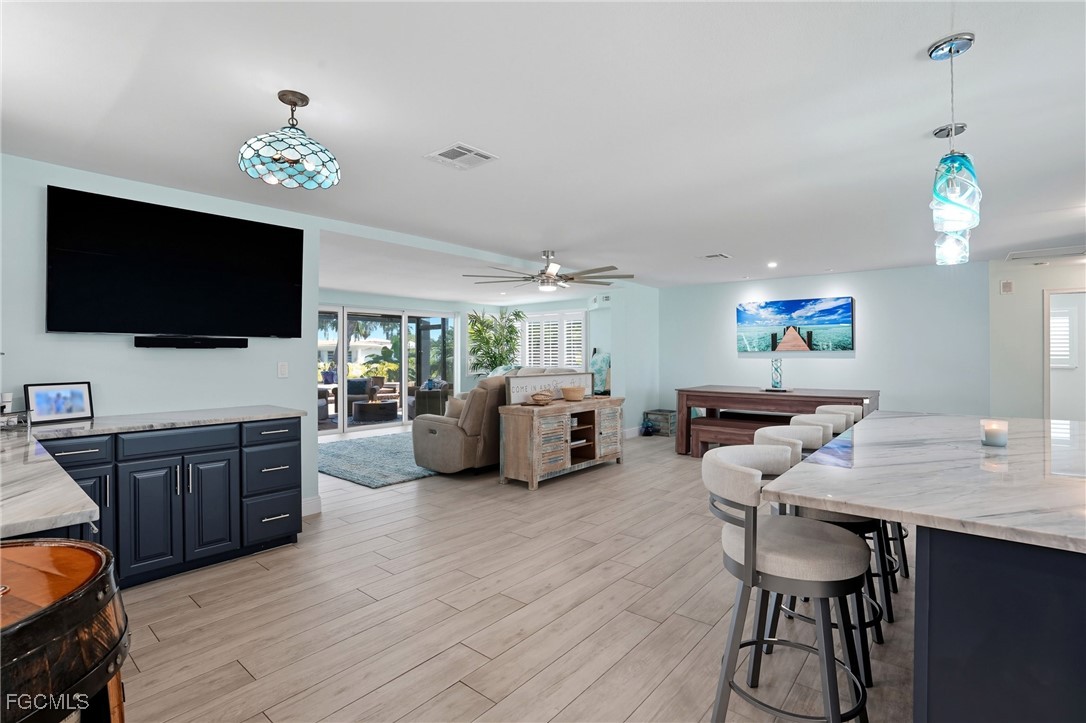 5257 Stratford CT