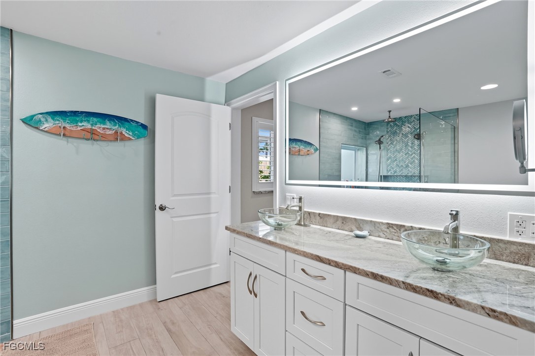5257 Stratford CT
