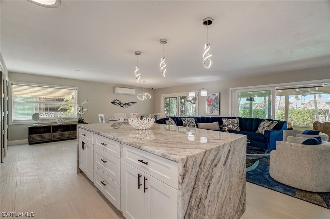 439 Pinecrest CT