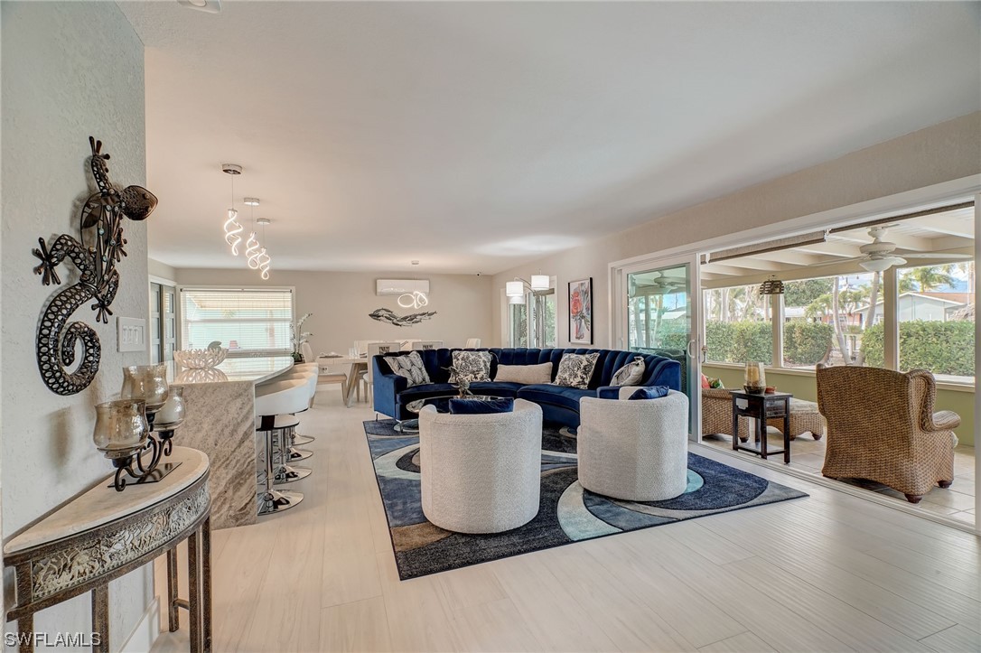 439 Pinecrest CT