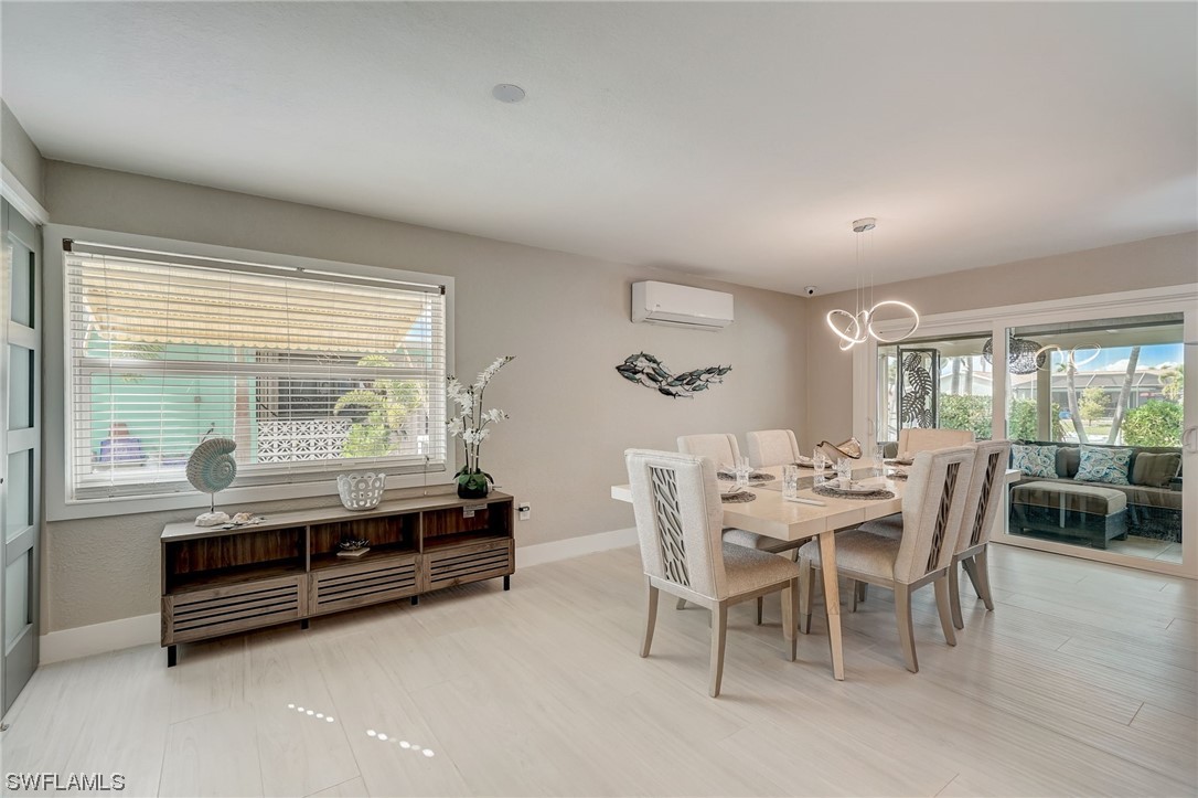 439 Pinecrest CT