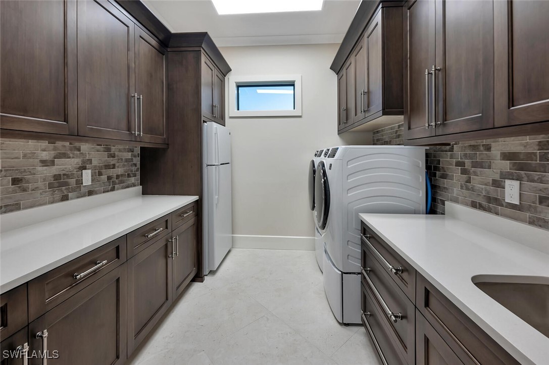 825 Miramar CT