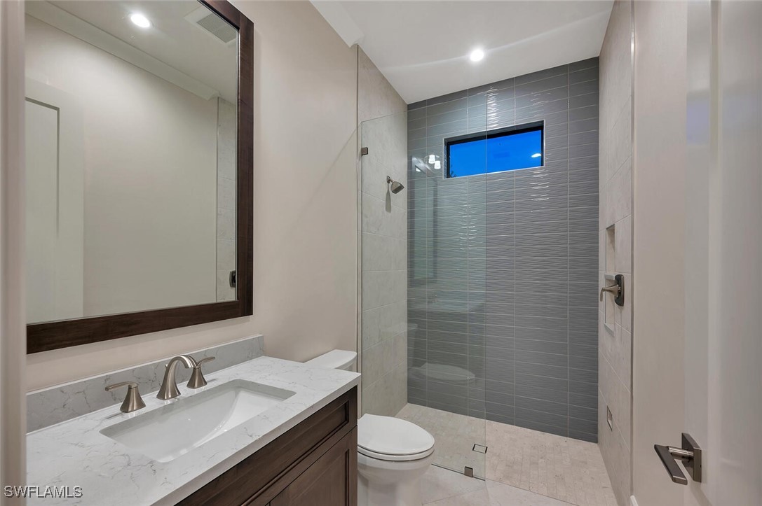825 Miramar CT